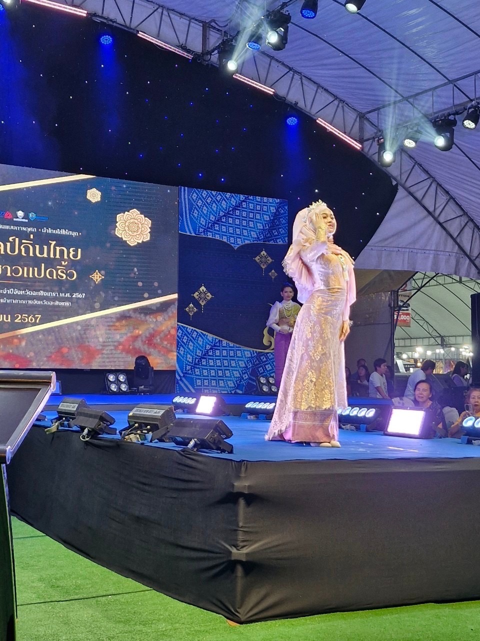 “ผ้าไทยใส่ให้สนุก” สืบสานคุณค่าแห่งผืนผ้าไทยในงานเดินแบบการกุศล