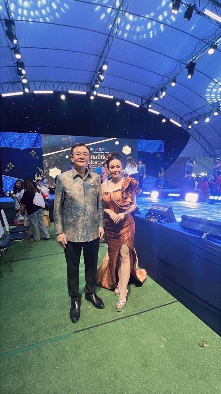 “ผ้าไทยใส่ให้สนุก” สืบสานคุณค่าแห่งผืนผ้าไทยในงานเดินแบบการกุศล