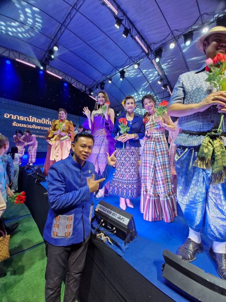 “ผ้าไทยใส่ให้สนุก” สืบสานคุณค่าแห่งผืนผ้าไทยในงานเดินแบบการกุศล