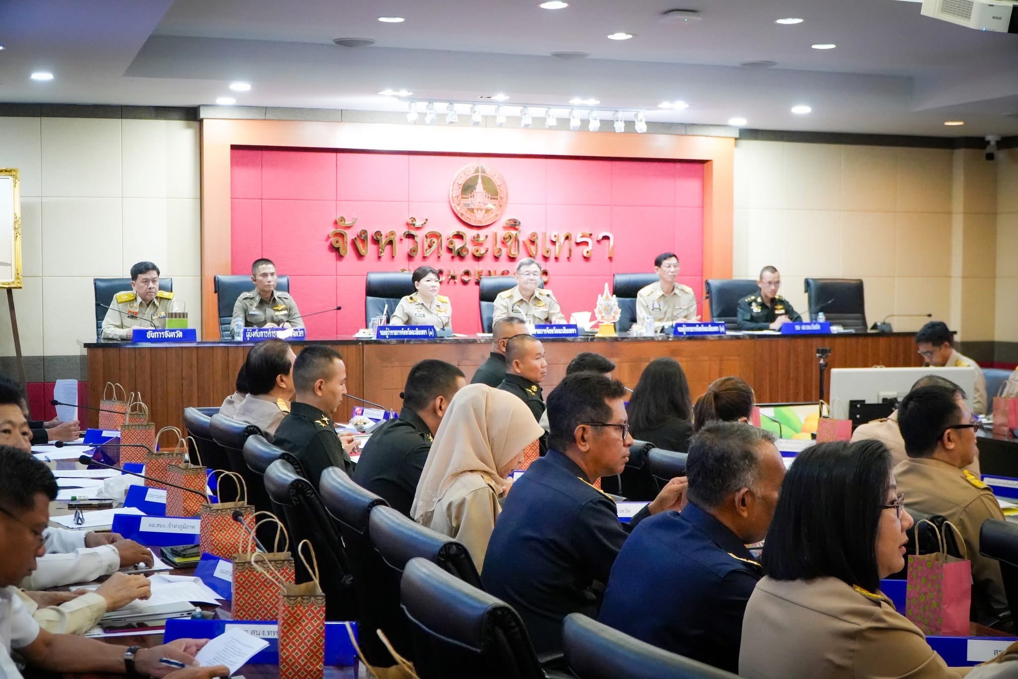 “พัฒนาการจังหวัดฉะเชิงเทรา ร่วมประชุมคณะกรมการจังหวัดและหัวหน้าส่วนราชการ พร้อมนำเสนอผลสำเร็จโครงการเชิดชูเกียรติการจัดเก็บข้อมูล จปฐ.”