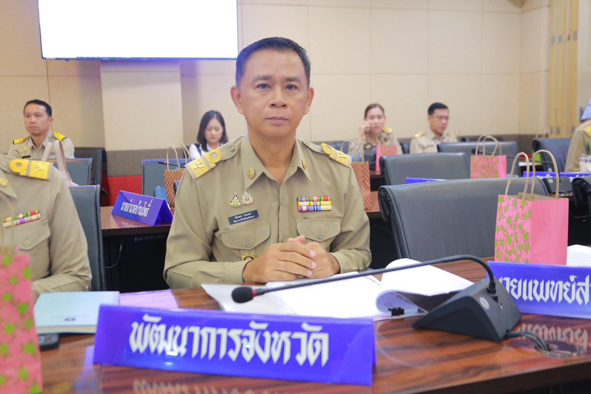 “พัฒนาการจังหวัดฉะเชิงเทรา ร่วมประชุมคณะกรมการจังหวัดและหัวหน้าส่วนราชการ พร้อมนำเสนอผลสำเร็จโครงการเชิดชูเกียรติการจัดเก็บข้อมูล จปฐ.”