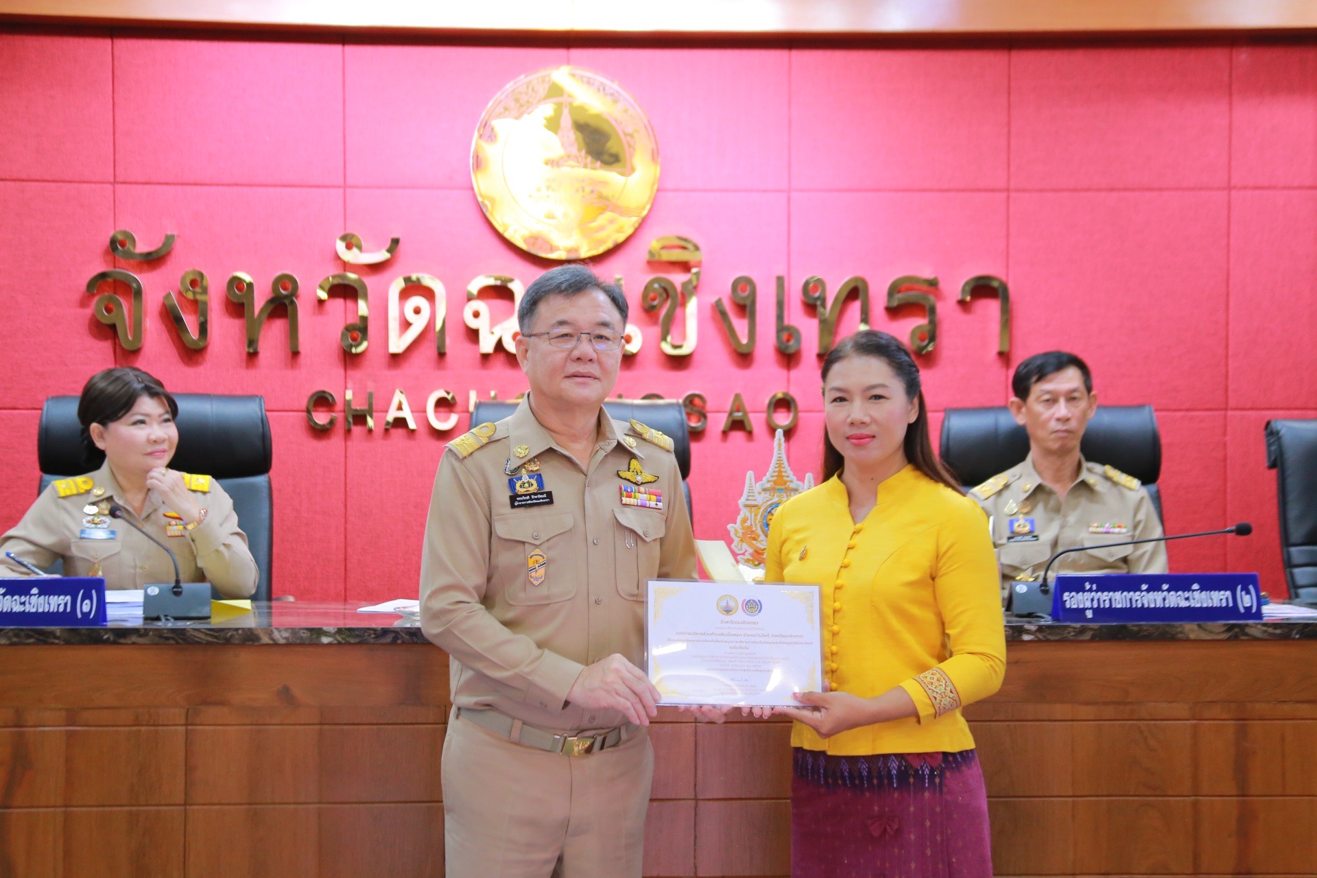 “พัฒนาการจังหวัดฉะเชิงเทรา ร่วมประชุมคณะกรมการจังหวัดและหัวหน้าส่วนราชการ พร้อมนำเสนอผลสำเร็จโครงการเชิดชูเกียรติการจัดเก็บข้อมูล จปฐ.”