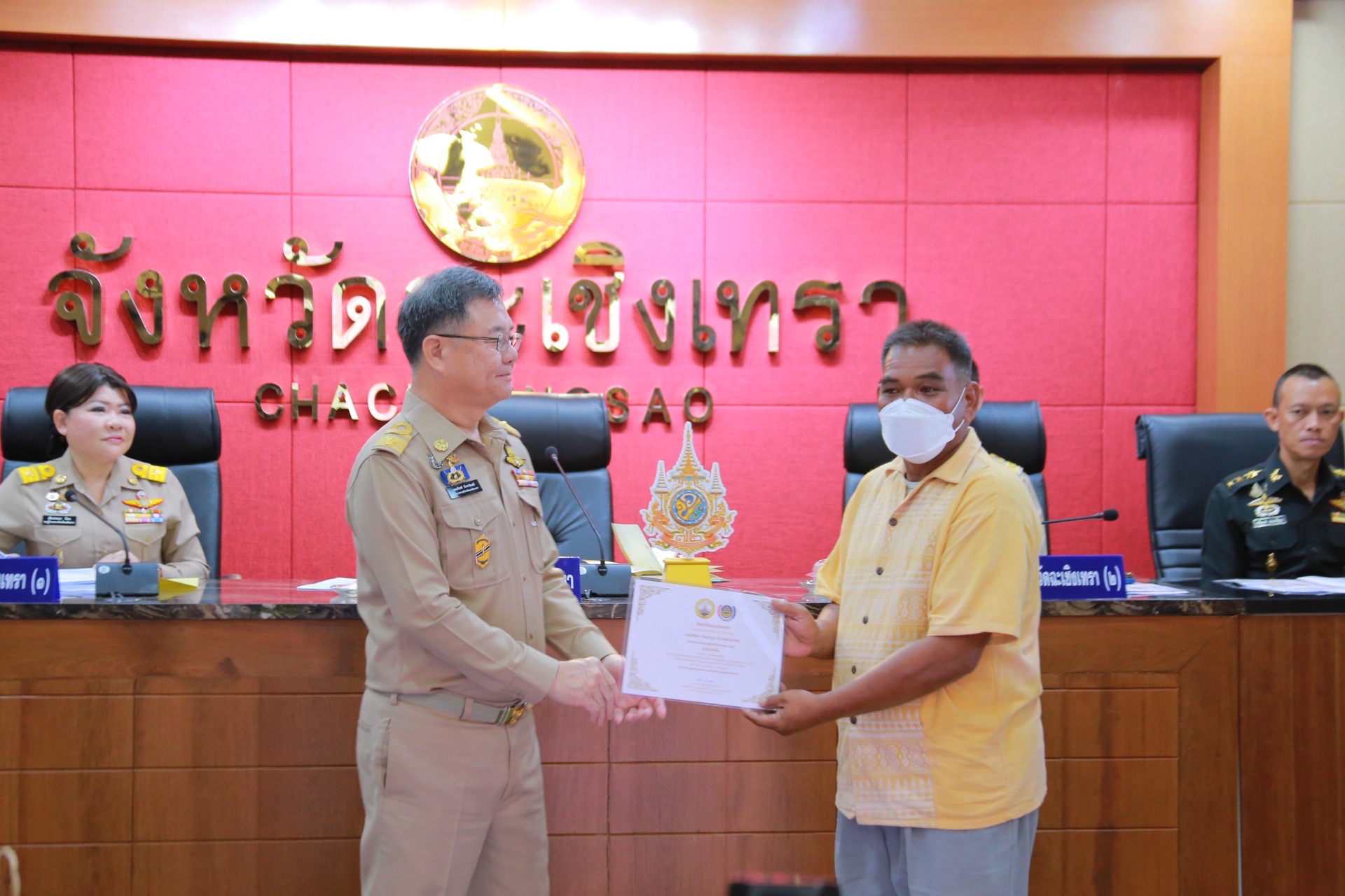 “พัฒนาการจังหวัดฉะเชิงเทรา ร่วมประชุมคณะกรมการจังหวัดและหัวหน้าส่วนราชการ พร้อมนำเสนอผลสำเร็จโครงการเชิดชูเกียรติการจัดเก็บข้อมูล จปฐ.”