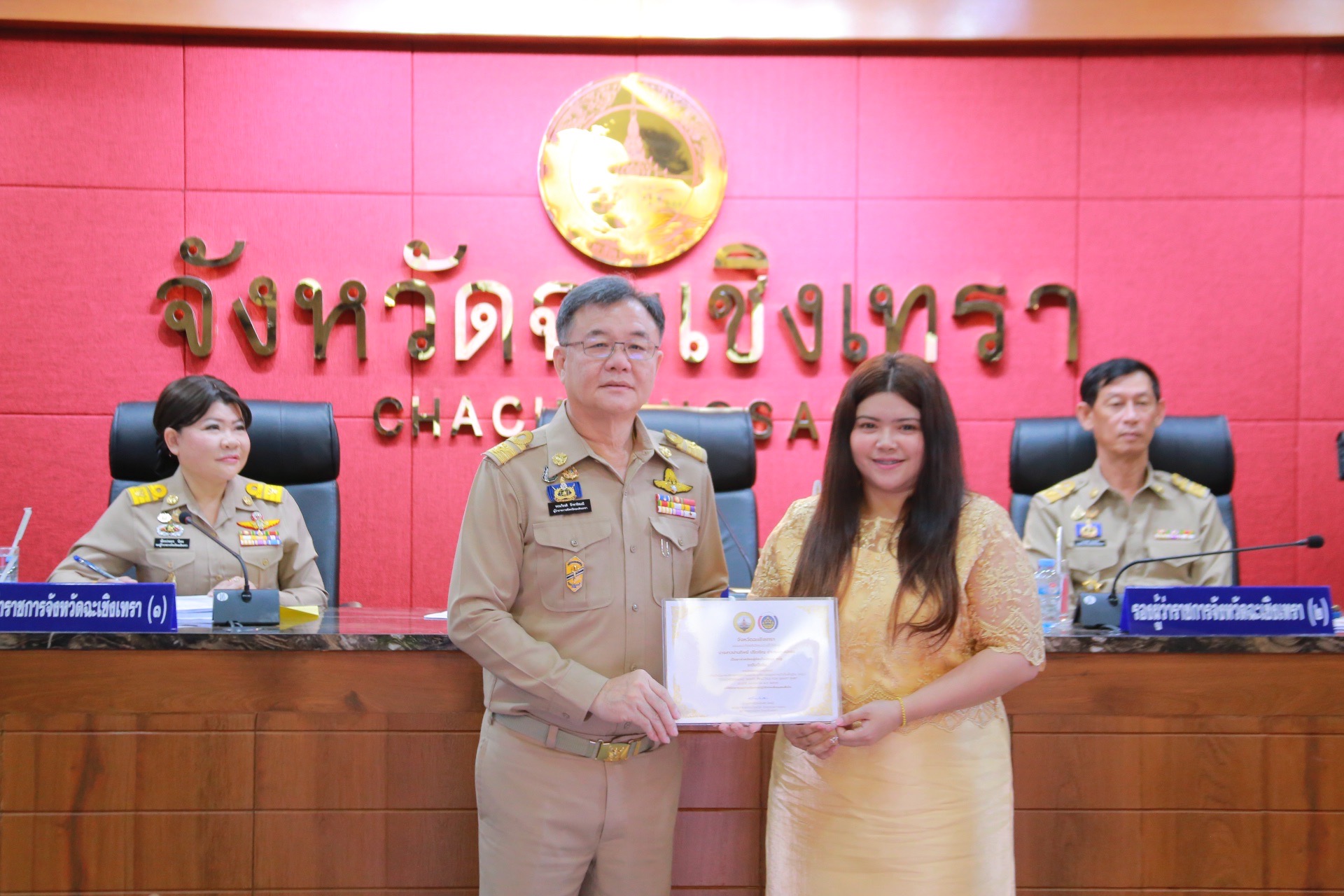 “พัฒนาการจังหวัดฉะเชิงเทรา ร่วมประชุมคณะกรมการจังหวัดและหัวหน้าส่วนราชการ พร้อมนำเสนอผลสำเร็จโครงการเชิดชูเกียรติการจัดเก็บข้อมูล จปฐ.”