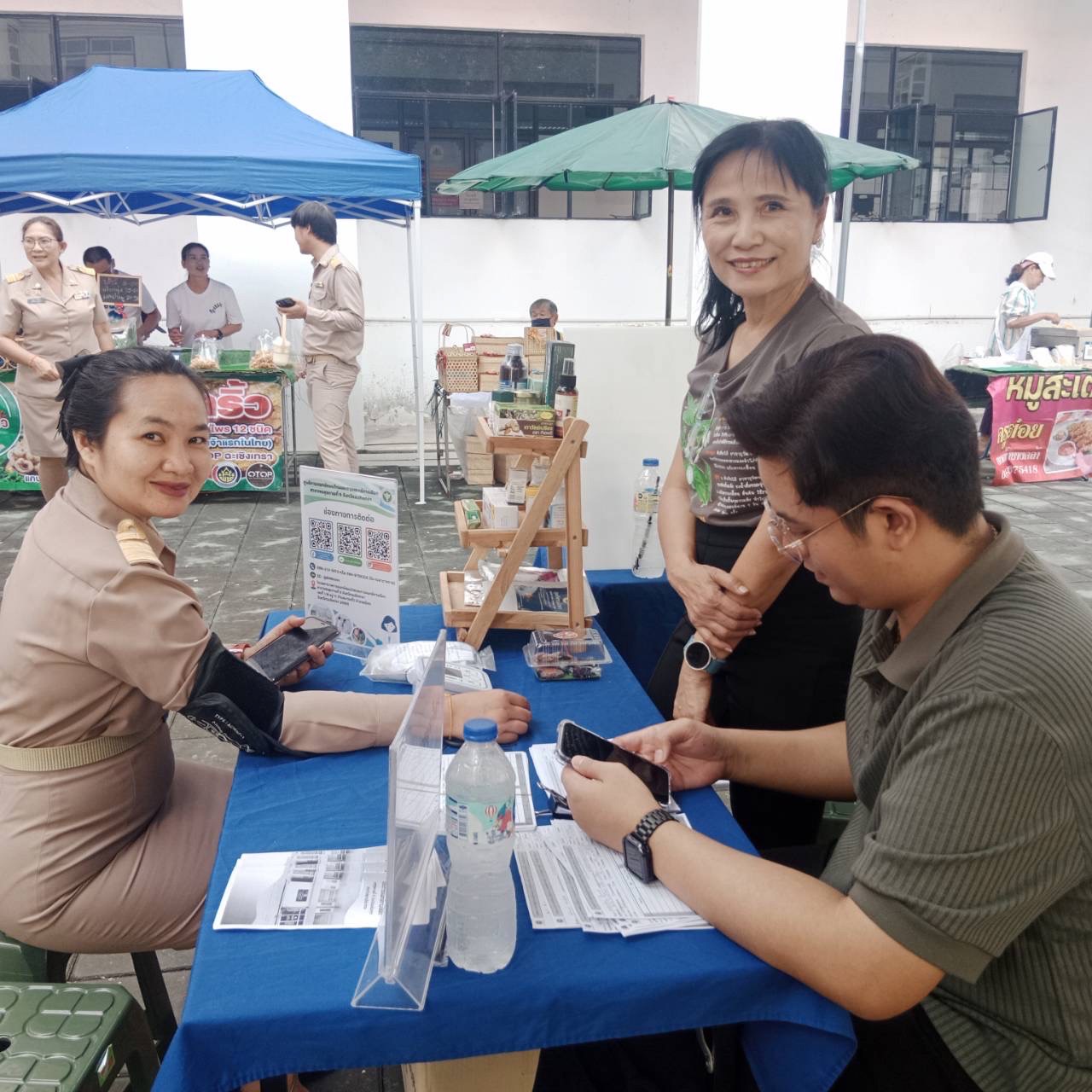 “ผู้อำนวยการกลุ่มงานสารสนเทศฯ ชวนเที่ยวงานตลาดกลางลาน @ศาลากลาง 8 ริ้ว ส่งเสริมผลิตภัณฑ์ชุมชน”