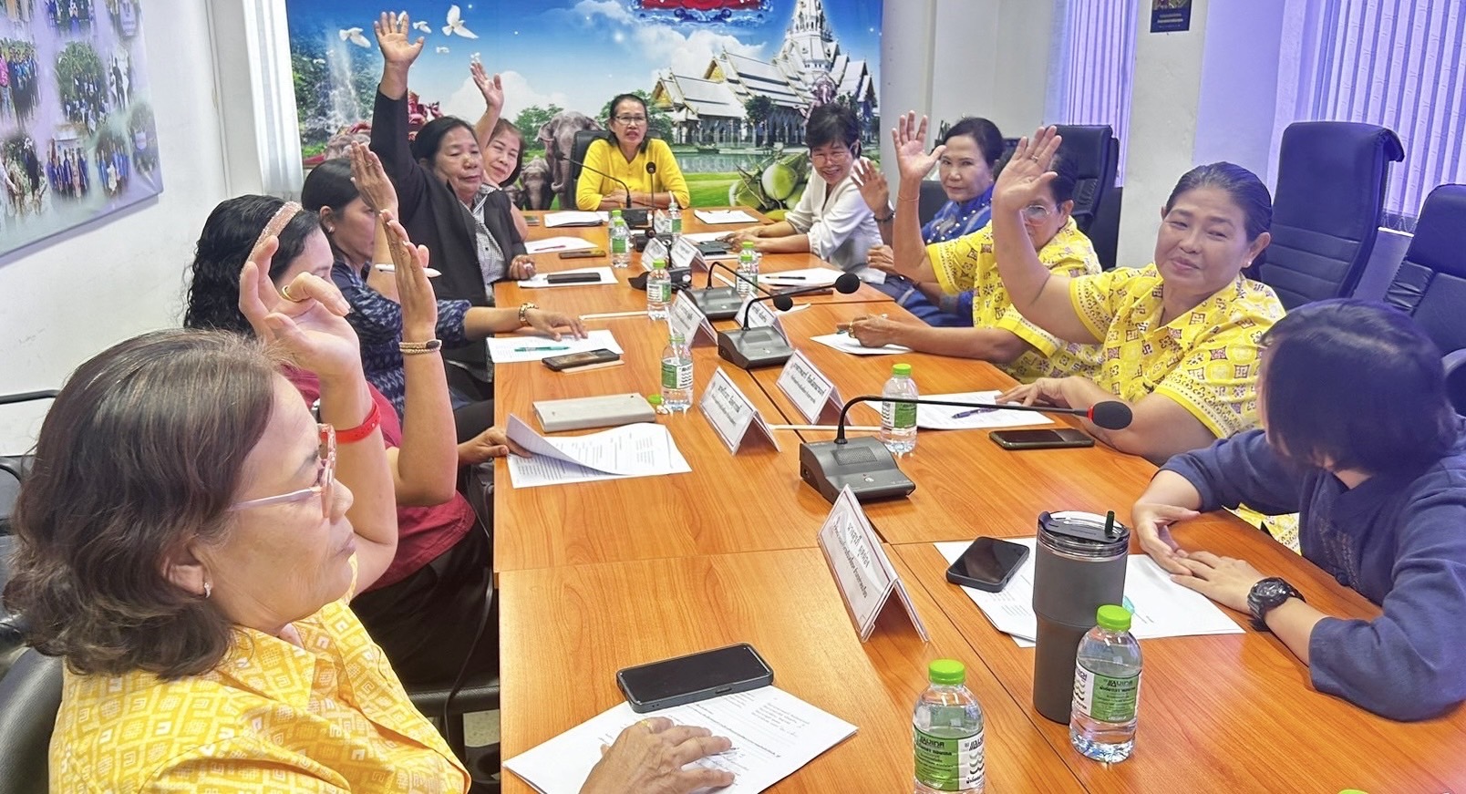 “พร้อมเดินหน้า พช.แปดริ้วประชุมคัดเลือกคณะทำงานขับเคลื่อนกองทุนพัฒนาบทบาทสตรีระดับจังหวัด”
