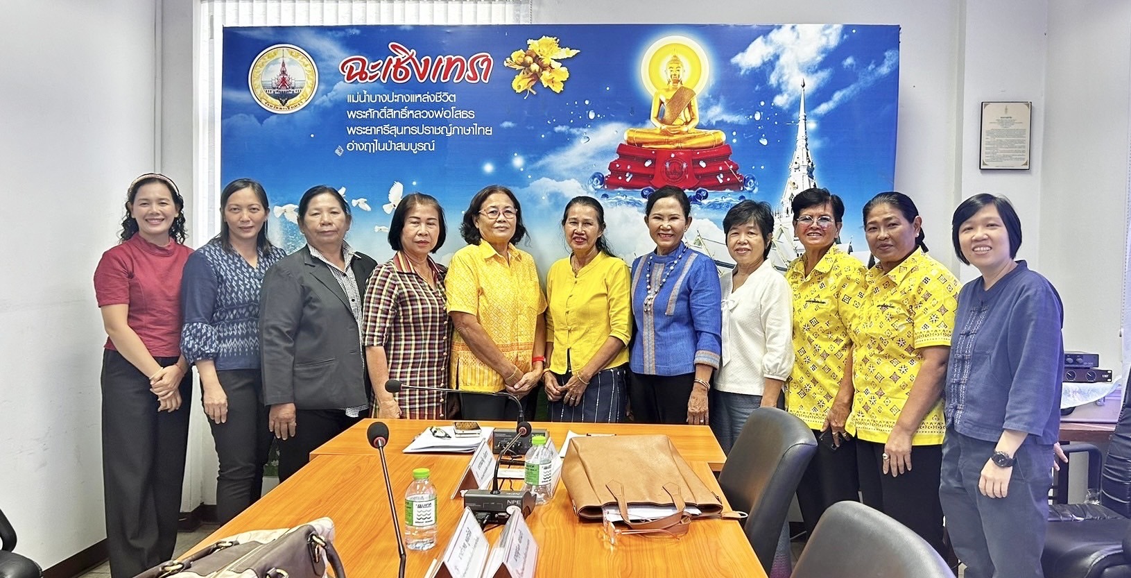 “พร้อมเดินหน้า พช.แปดริ้วประชุมคัดเลือกคณะทำงานขับเคลื่อนกองทุนพัฒนาบทบาทสตรีระดับจังหวัด”