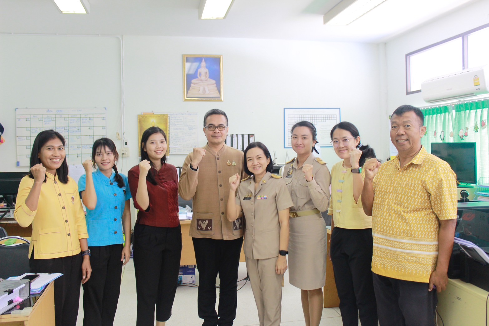 🐬นายกิติพล เวชกุล ผู้ตรวจราชการกรม ปฏิบัติหน้าที่ ผอ.ศพช. ชลบุรี ลงพื้นที่ตรวจราชการการขับคลื่อนงานสำนักงานพัฒนาชุมชนอำเภอบางปะกง จังหวัดฉะเชิงเทรา