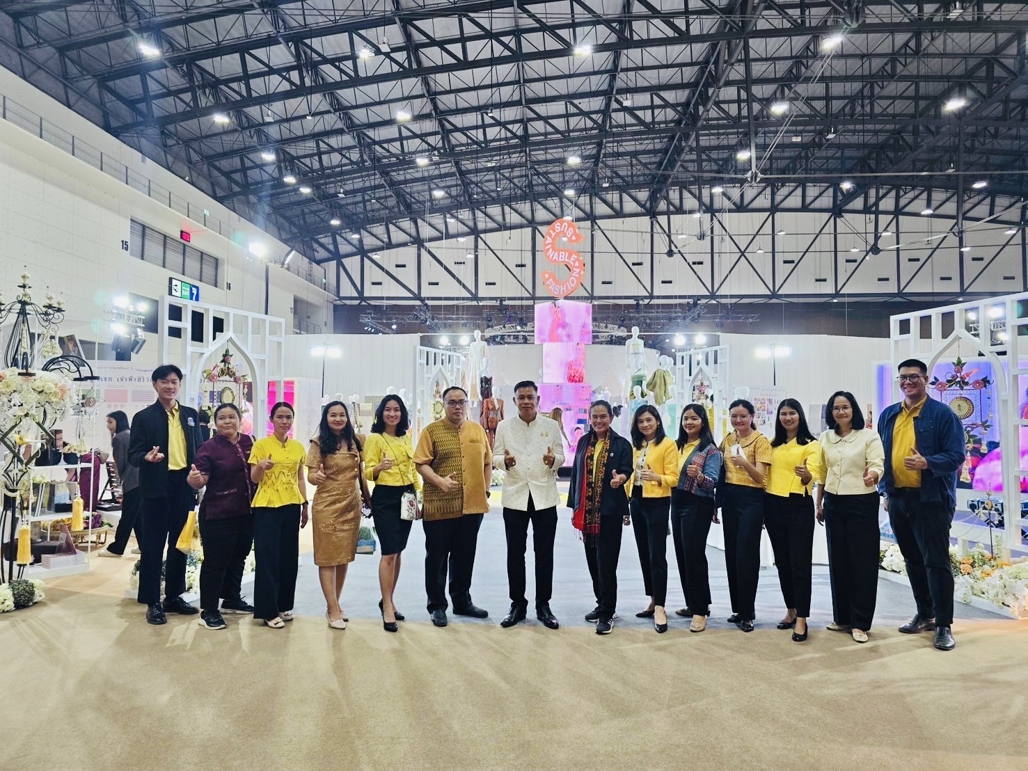 💃พจ.ฉะเชิงเทรา นำทีมจนท.เยี่ยมชมและอุดหนุนสินค้าในงาน “Silk Festival 2024 สู่การพัฒนาที่ยั่งยืน”