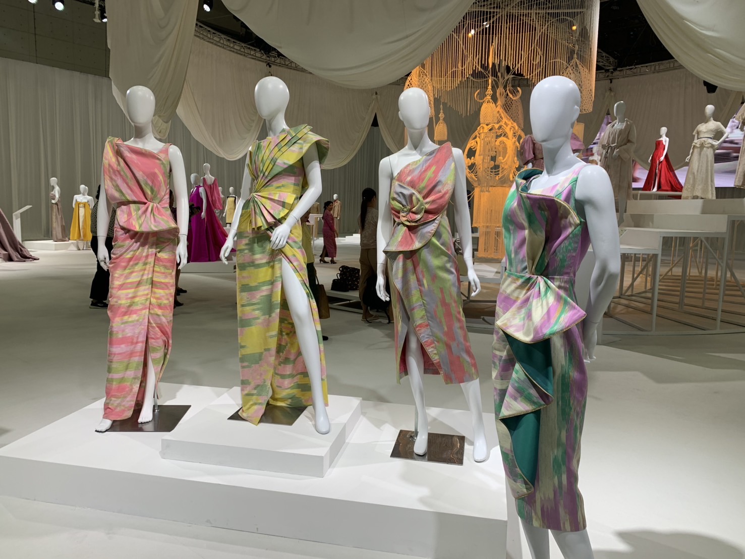 💃พจ.ฉะเชิงเทรา นำทีมจนท.เยี่ยมชมและอุดหนุนสินค้าในงาน “Silk Festival 2024 สู่การพัฒนาที่ยั่งยืน”