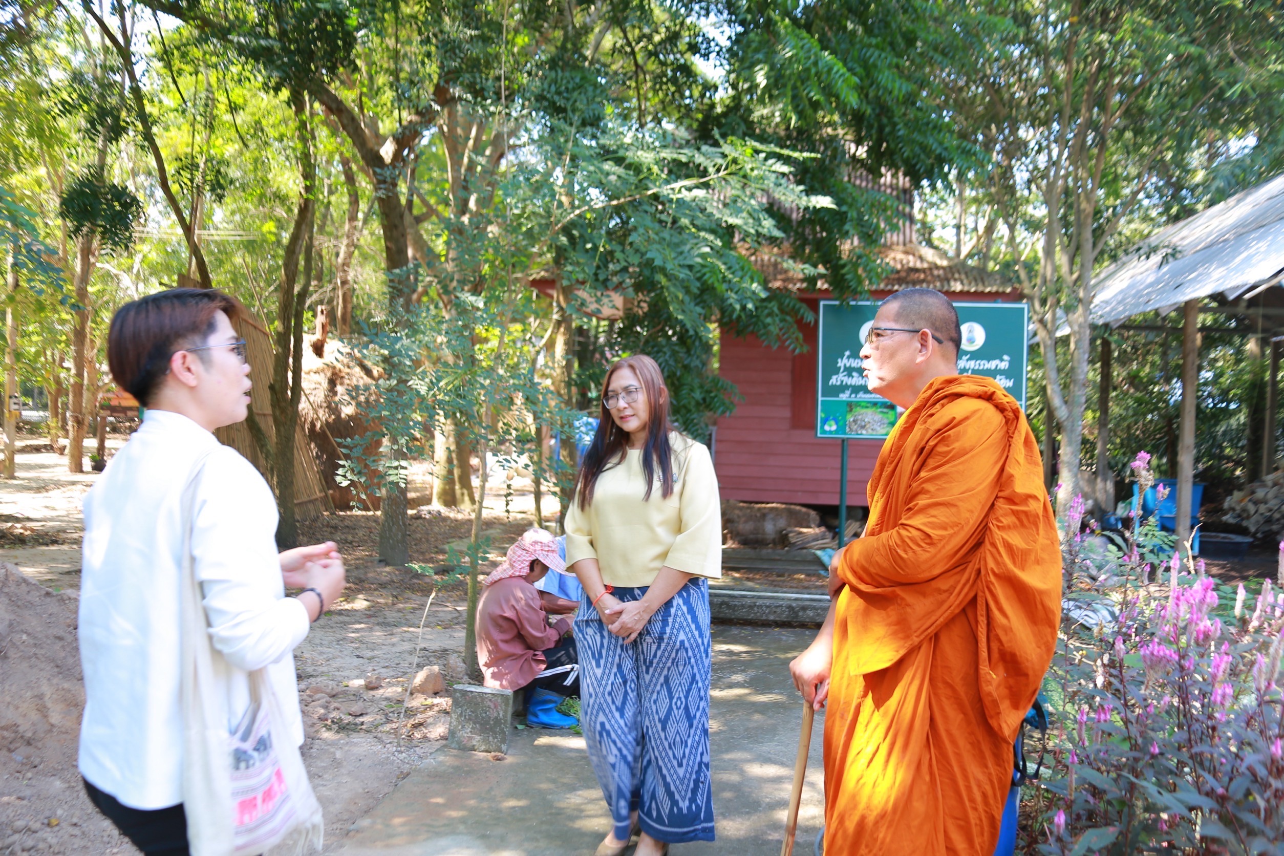 “พัฒนาชุมชนฉะเชิงเทราลงพื้นที่เตรียมพร้อมจัดงานวันดินโลก ร่วมมือวัดวังเย็นเนรมิตกิจกรรมเพื่อชุมชนยั่งยืน”