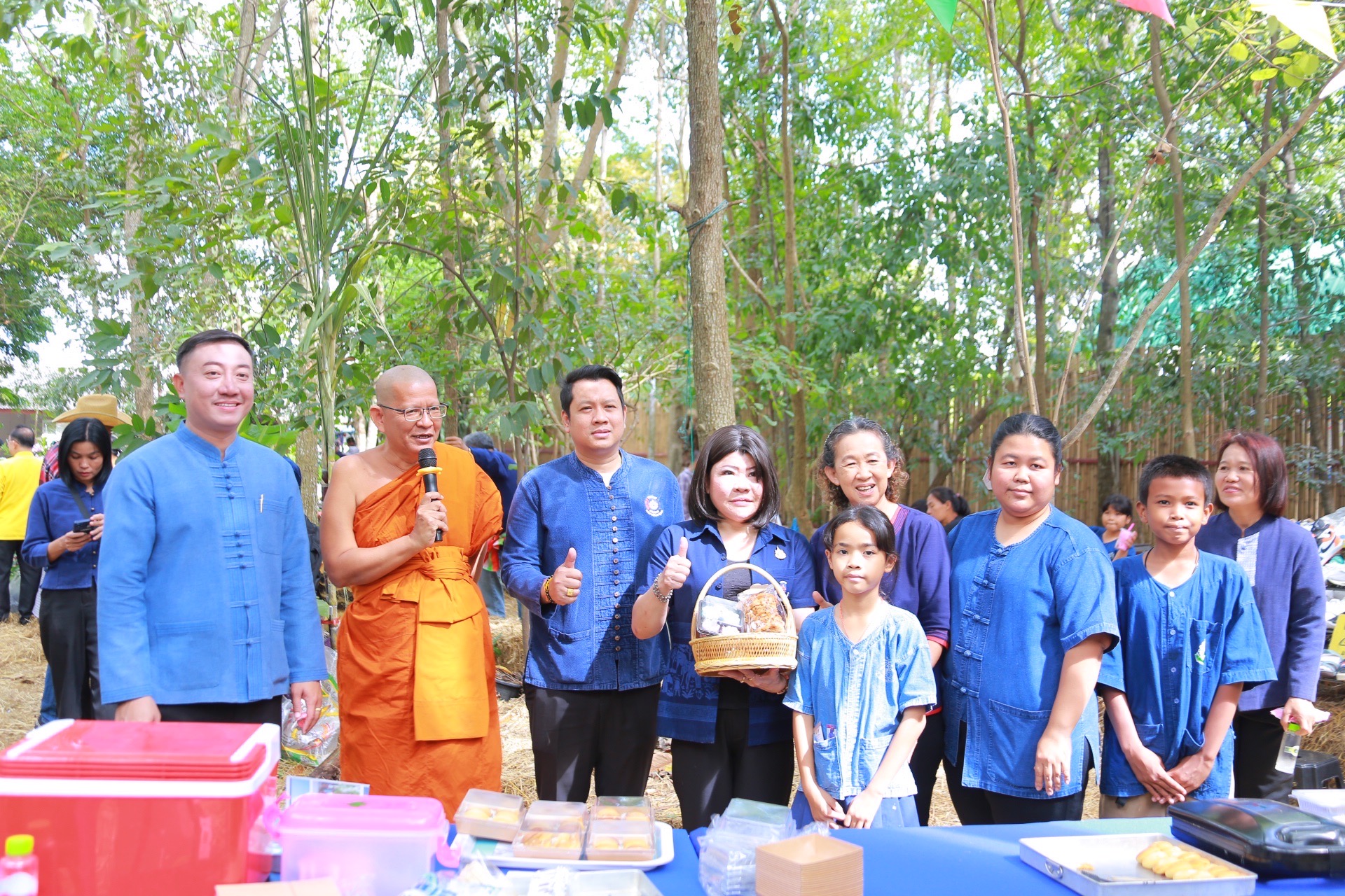 พช.ฉะเชิงเทรา ร่วมกับ วัดวังเย็นและเทศบาลตำบลวังเย็น  ดำเนินโครงการวันดินโลก World soil Day ปี 2567 วัดวังเย็น ภายใต้หัวข้อ “Caring for Soils : measure, monitor, manage” ใส่ใจมาตรฐาน ตรวจวัดจัดการ ดินดียั่งยืน เพื่อน้อมรำลึกถึงพระมหากรุณาธิคุณและถวายสดุดีพระเกียรติคุณพระบาทสมเด็จพระบรมชนกาธิเบศร มหาภูมิพลอดุลยเดชมหาราช บรมนาถบพิตร