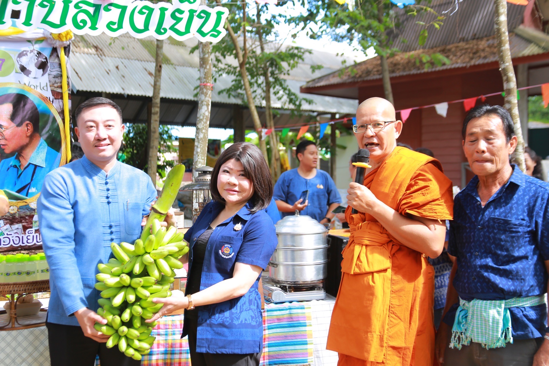 พช.ฉะเชิงเทรา ร่วมกับ วัดวังเย็นและเทศบาลตำบลวังเย็น  ดำเนินโครงการวันดินโลก World soil Day ปี 2567 วัดวังเย็น ภายใต้หัวข้อ “Caring for Soils : measure, monitor, manage” ใส่ใจมาตรฐาน ตรวจวัดจัดการ ดินดียั่งยืน เพื่อน้อมรำลึกถึงพระมหากรุณาธิคุณและถวายสดุดีพระเกียรติคุณพระบาทสมเด็จพระบรมชนกาธิเบศร มหาภูมิพลอดุลยเดชมหาราช บรมนาถบพิตร