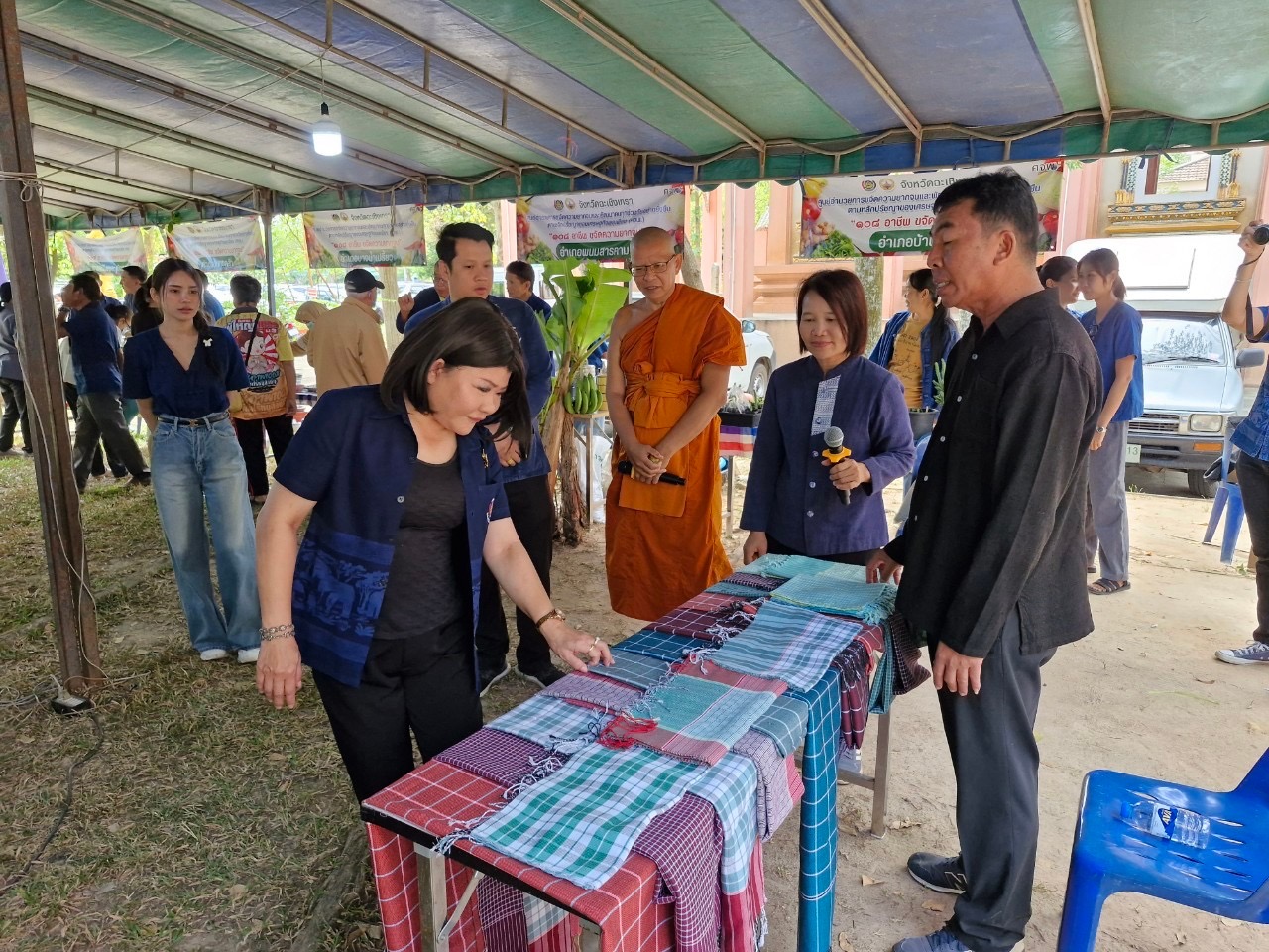 พช.ฉะเชิงเทรา ร่วมกับ วัดวังเย็นและเทศบาลตำบลวังเย็น  ดำเนินโครงการวันดินโลก World soil Day ปี 2567 วัดวังเย็น ภายใต้หัวข้อ “Caring for Soils : measure, monitor, manage” ใส่ใจมาตรฐาน ตรวจวัดจัดการ ดินดียั่งยืน เพื่อน้อมรำลึกถึงพระมหากรุณาธิคุณและถวายสดุดีพระเกียรติคุณพระบาทสมเด็จพระบรมชนกาธิเบศร มหาภูมิพลอดุลยเดชมหาราช บรมนาถบพิตร