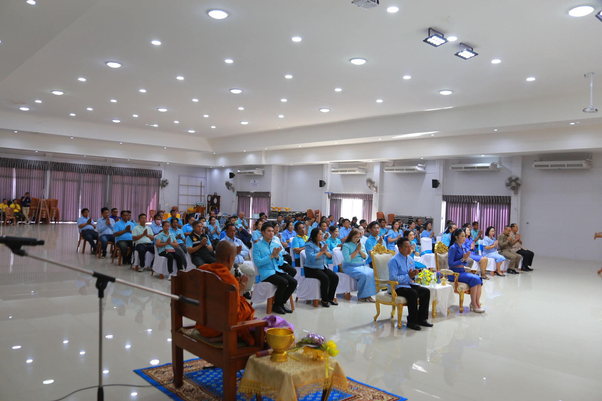 “สานต่อพระราชปณิธาน ผ่านพิธีทอดผ้าป่ากองทุนแม่ของแผ่นดิน อำเภอบางปะกง จังหวัดฉะเชิงเทรา”