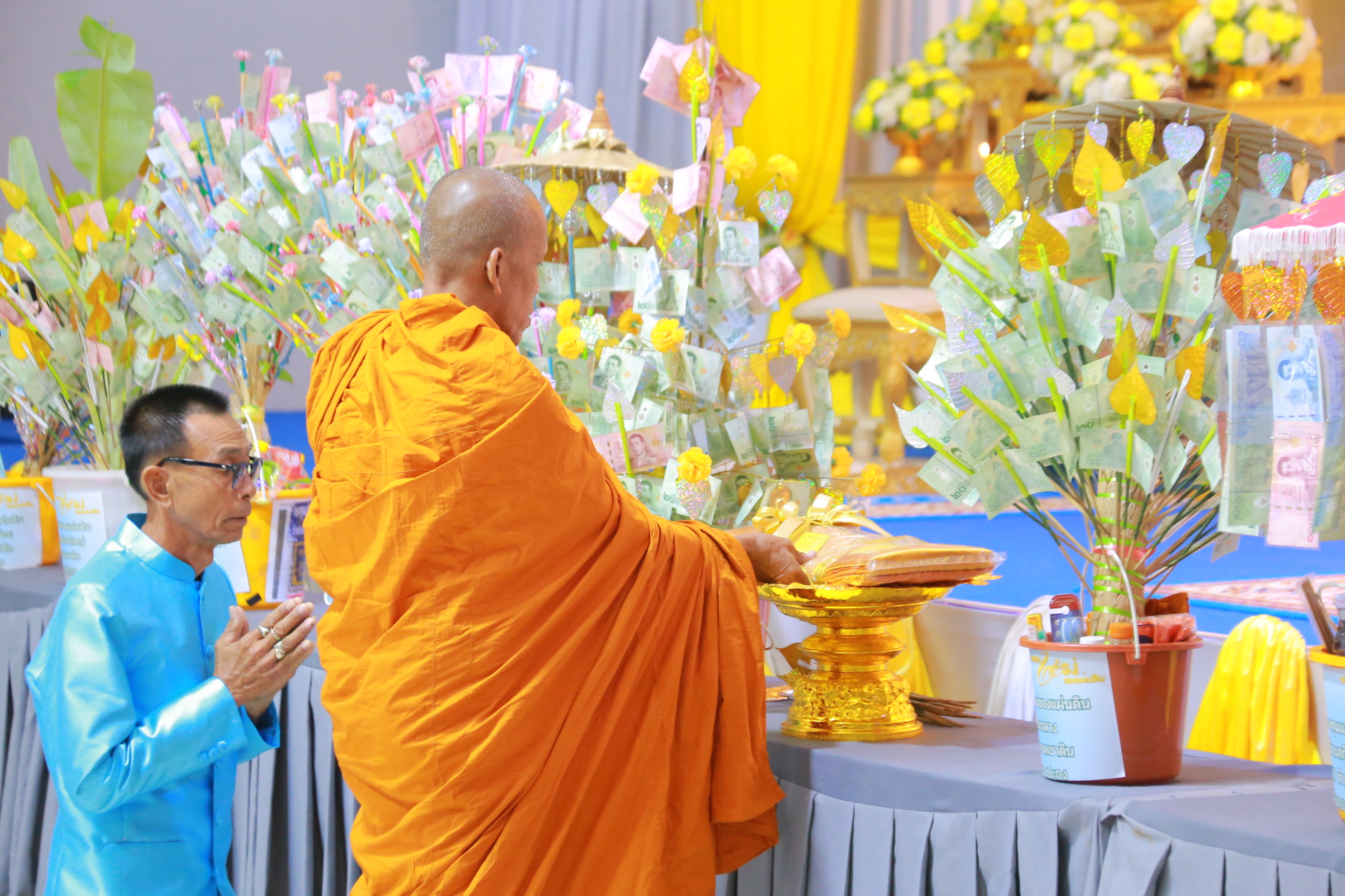 “สานต่อพระราชปณิธาน ผ่านพิธีทอดผ้าป่ากองทุนแม่ของแผ่นดิน อำเภอบางปะกง จังหวัดฉะเชิงเทรา”