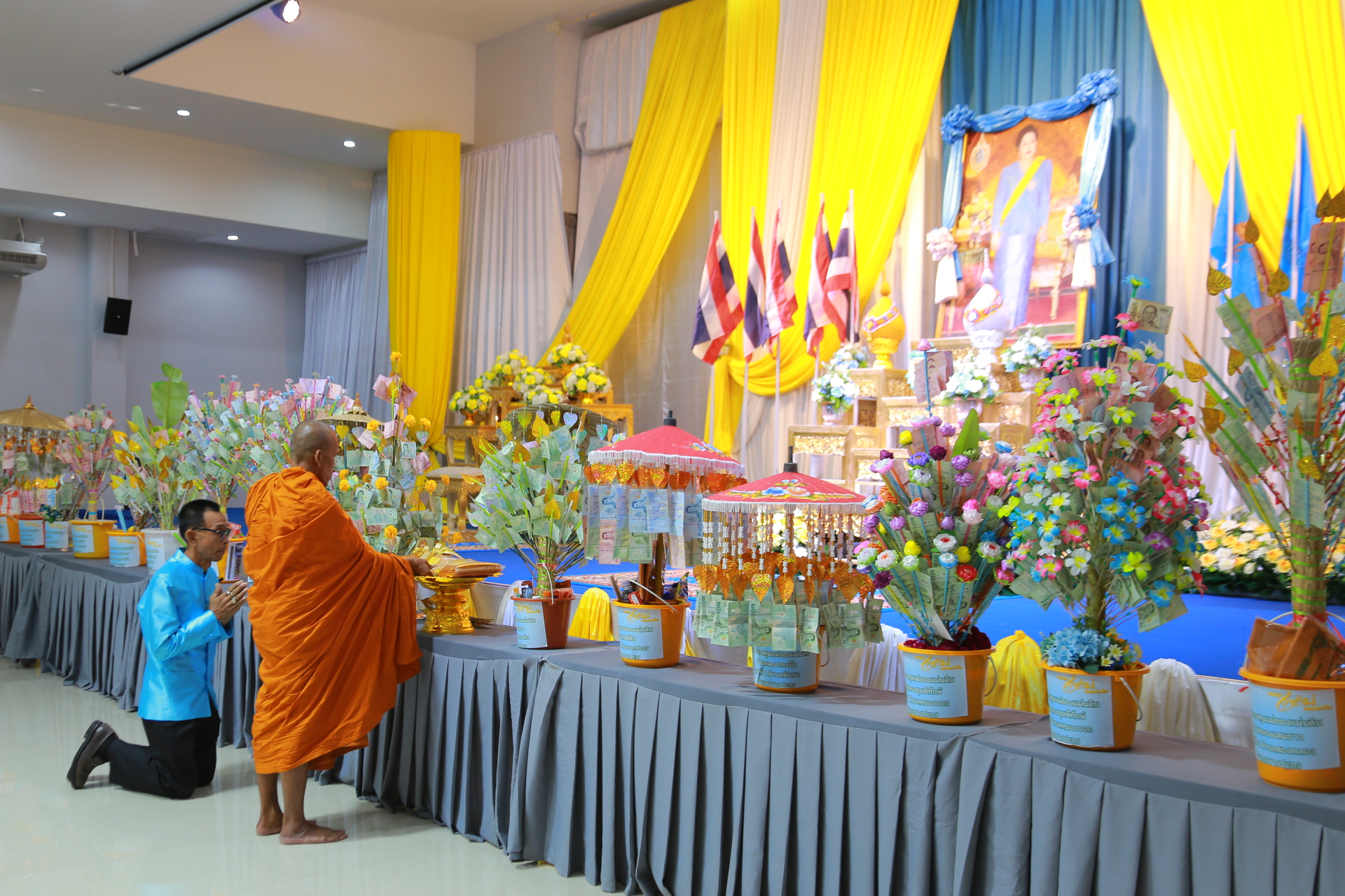 “สานต่อพระราชปณิธาน ผ่านพิธีทอดผ้าป่ากองทุนแม่ของแผ่นดิน อำเภอบางปะกง จังหวัดฉะเชิงเทรา”