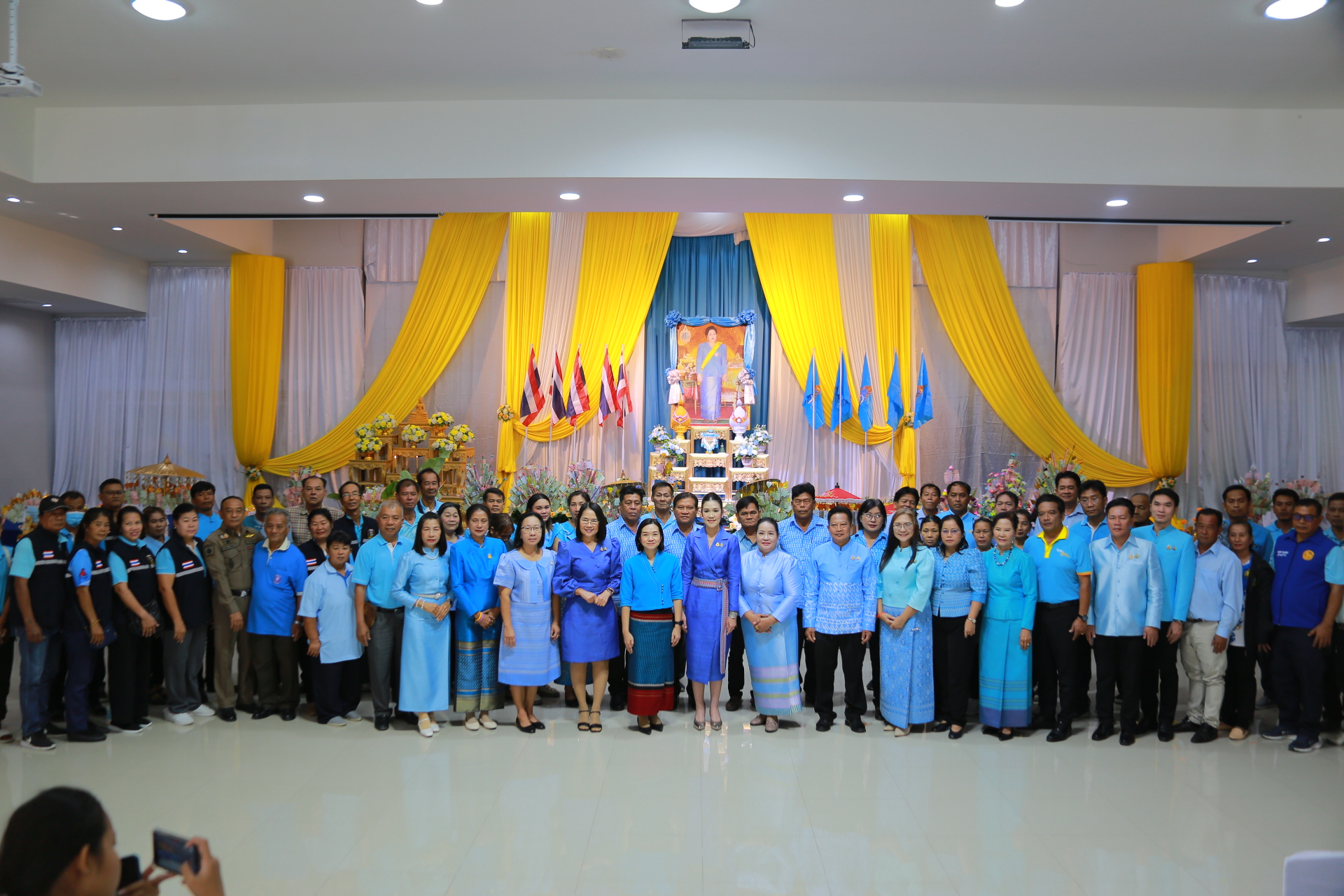 “สานต่อพระราชปณิธาน ผ่านพิธีทอดผ้าป่ากองทุนแม่ของแผ่นดิน อำเภอบางปะกง จังหวัดฉะเชิงเทรา”