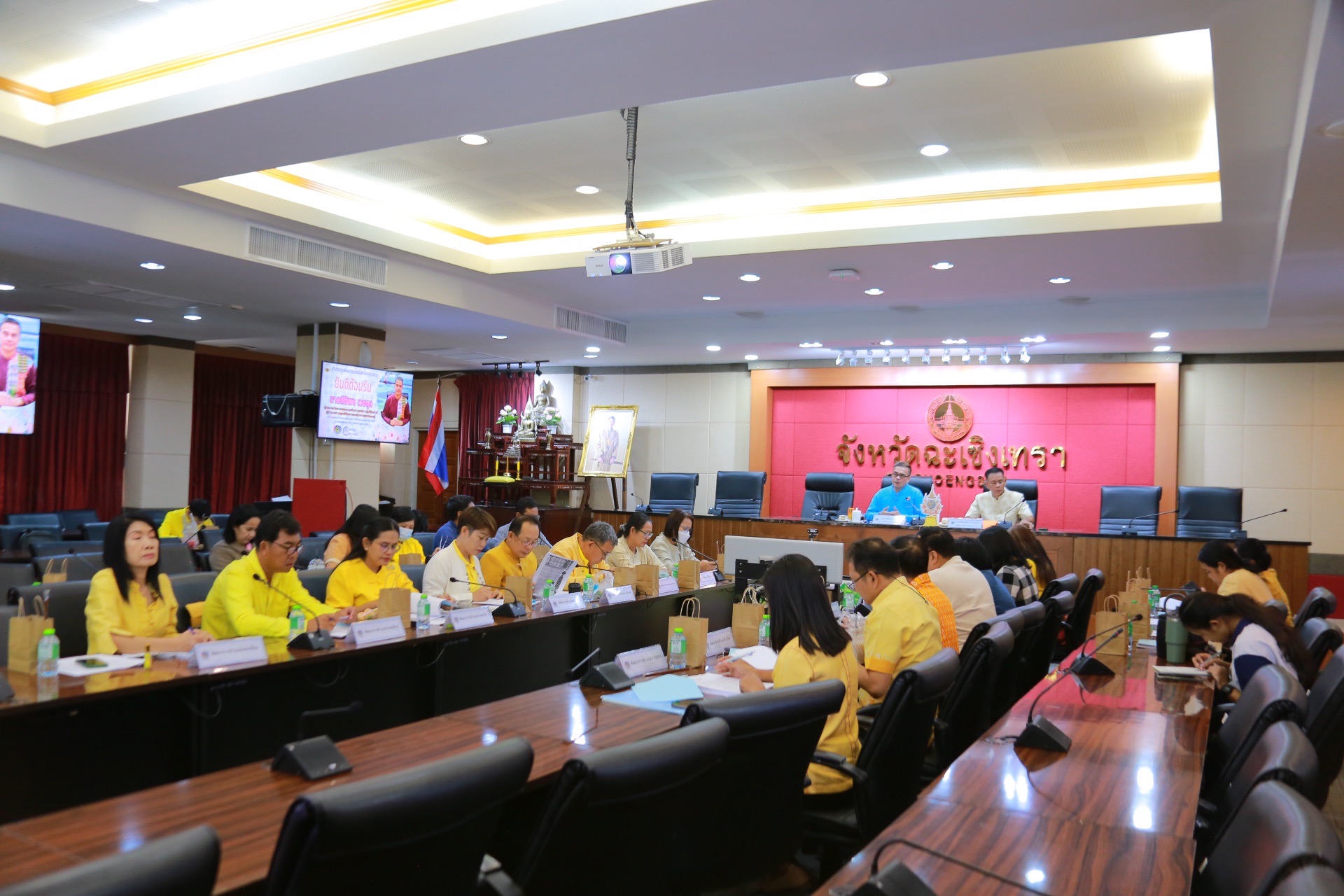 “ร่วมสร้างความเข้มแข็งชุมชน สู่การพัฒนาที่ยั่งยืน!” ผู้ตรวจราชการกรมการพัฒนาชุมชน ร่วมประชุมผู้บริหารและเจ้าหน้าที่พัฒนาชุมชนจังหวัดฉะเชิงเทรา