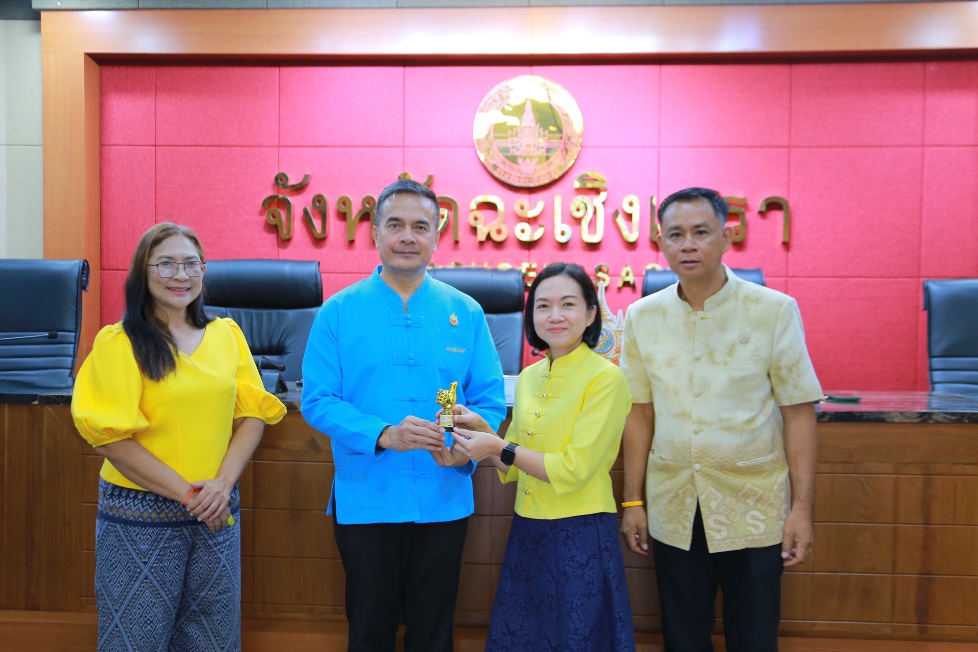 “ร่วมสร้างความเข้มแข็งชุมชน สู่การพัฒนาที่ยั่งยืน!” ผู้ตรวจราชการกรมการพัฒนาชุมชน ร่วมประชุมผู้บริหารและเจ้าหน้าที่พัฒนาชุมชนจังหวัดฉะเชิงเทรา