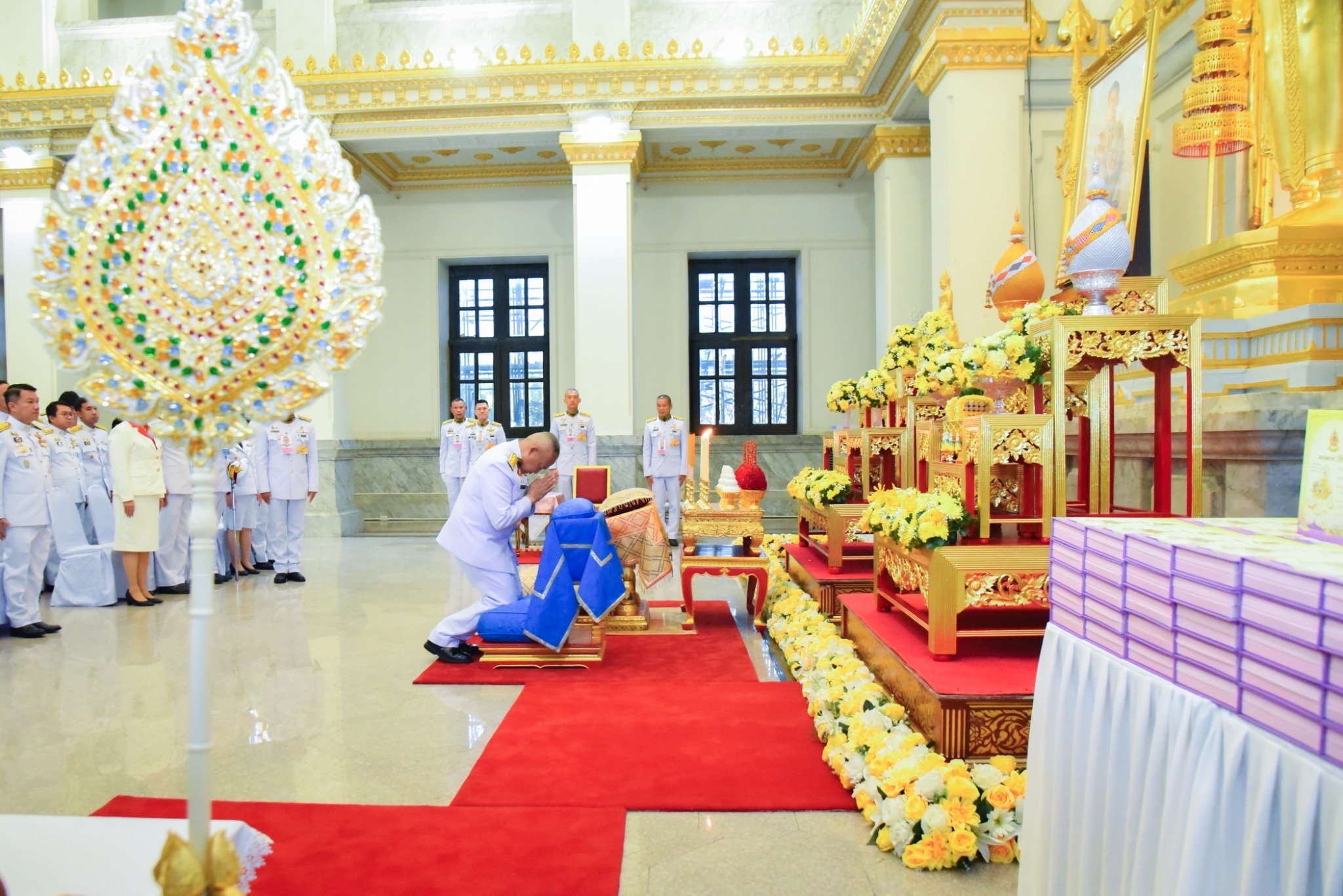 สมเด็จพระเจ้าอยู่หัว ทรงพระกรุณาโปรดเกล้าฯ ให้ พลอากาศเอก สถิตพงษ์ สุขวิมล ราชเลขานุการในพระองค์ พระบาทสมเด็จพระเจ้าอยู่หัว เป็นผู้แทนพระองค์ ไปถวายชุดหนังสือ ธรรมนาวา “วัง” และสิ่งของพระราชทาน แด่เจ้าคณะจังหวัดฉะเชิงเทรา ณ วัดโสธรวรารามวรวิหาร ตำบลหน้าเมือง อำเภอเมืองฉงฉะเชิงเทรา จังหวัดฉะเชิงเทรา