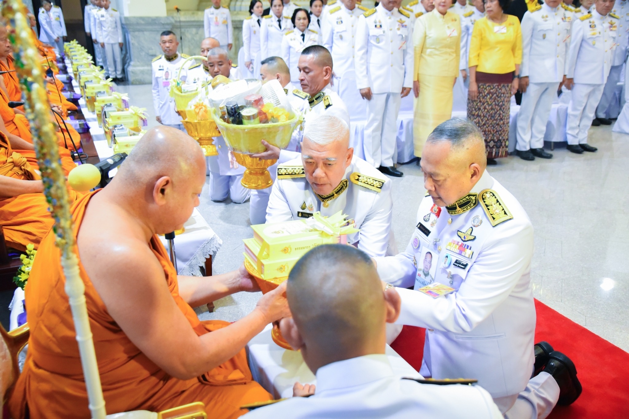 สมเด็จพระเจ้าอยู่หัว ทรงพระกรุณาโปรดเกล้าฯ ให้ พลอากาศเอก สถิตพงษ์ สุขวิมล ราชเลขานุการในพระองค์ พระบาทสมเด็จพระเจ้าอยู่หัว เป็นผู้แทนพระองค์ ไปถวายชุดหนังสือ ธรรมนาวา “วัง” และสิ่งของพระราชทาน แด่เจ้าคณะจังหวัดฉะเชิงเทรา ณ วัดโสธรวรารามวรวิหาร ตำบลหน้าเมือง อำเภอเมืองฉงฉะเชิงเทรา จังหวัดฉะเชิงเทรา