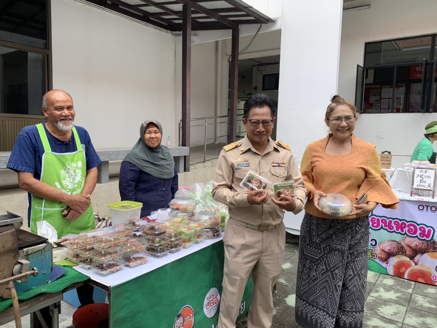 🎁พช.ฉะเชิงเทรา ส่งเสริมช่องทางการจำหน่ายผลิตภัณฑ์ OTOP จังหวัดฉะเชิงเทรา ณ ตลาดกลางลาน@ศาลากลาง♾️ริ้ว