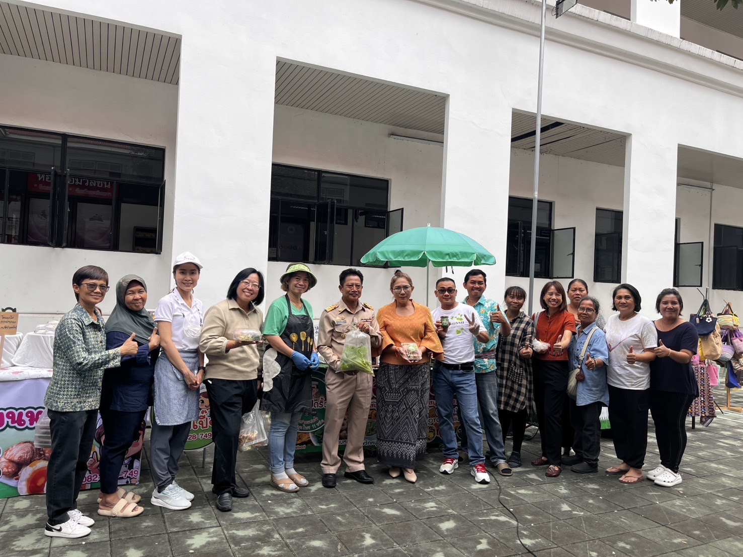 🎁พช.ฉะเชิงเทรา ส่งเสริมช่องทางการจำหน่ายผลิตภัณฑ์ OTOP จังหวัดฉะเชิงเทรา ณ ตลาดกลางลาน@ศาลากลาง♾️ริ้ว