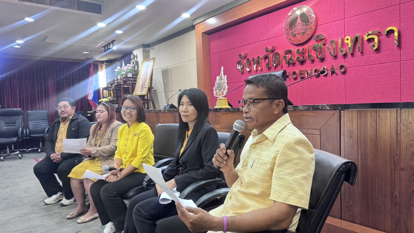 ” kick off พัฒนา ศูนย์ประสานงานองค์การชุมชน หนุนเสริมตำบลเข้มแข็งตามหลักปรัชญาของเศรษฐกิจพอเพียง”  พช.แปดริ้ว ดำเนินโครงการประชุมเชิงปฏิบัติการเสริมสร้างทักษะคณะกรรมการบริหารศูนย์ประสานงานองค์การชุมชนระดับอำเภอ (ศอช.อ.)