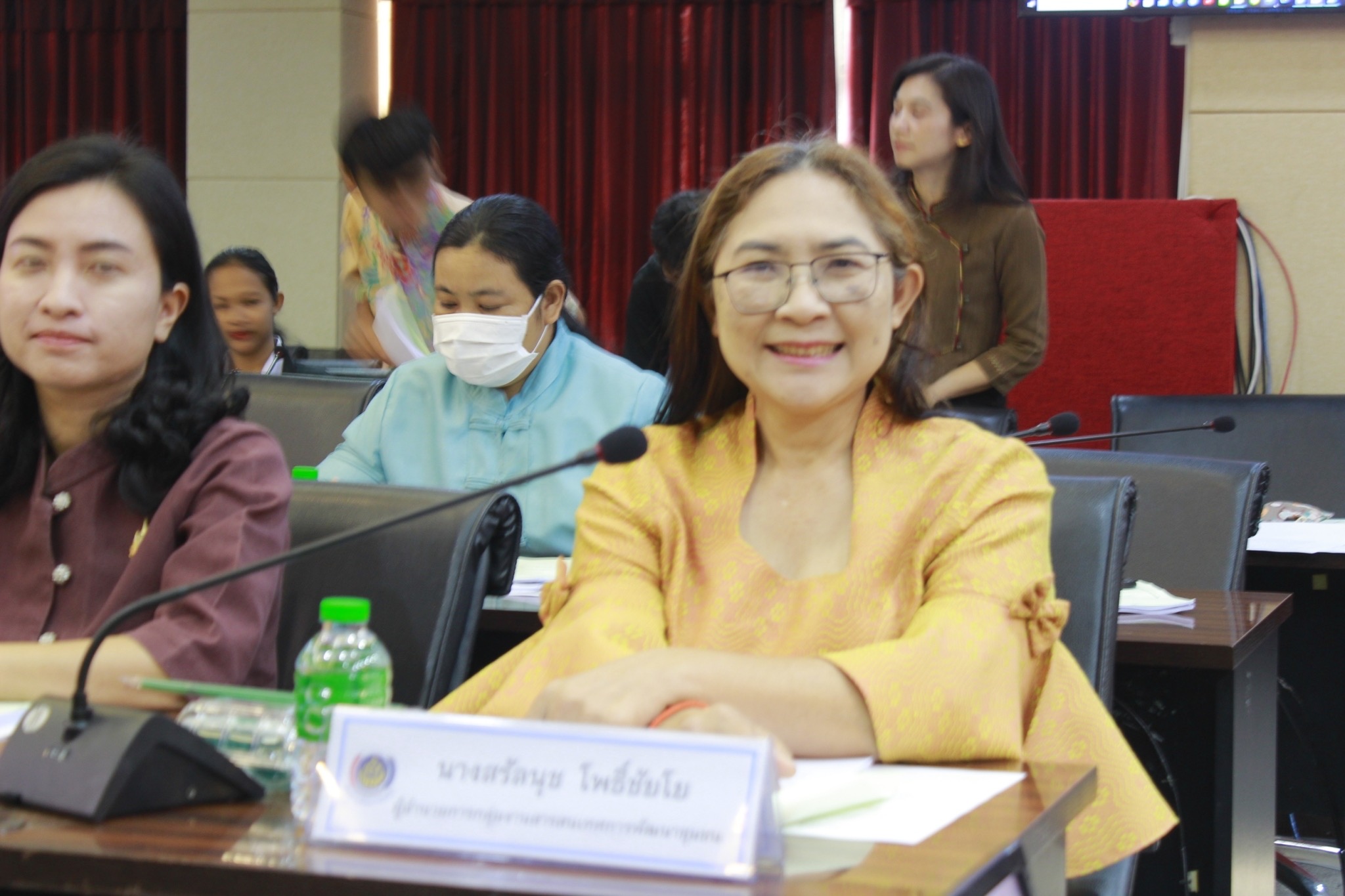 พช.แปดริ้ว ประชุมผู้บริหารและเจ้าหน้าที่พัฒนาชุมชนประจำเดือน มอบรางวัลและชี้แนวทางการพัฒนาองค์กร