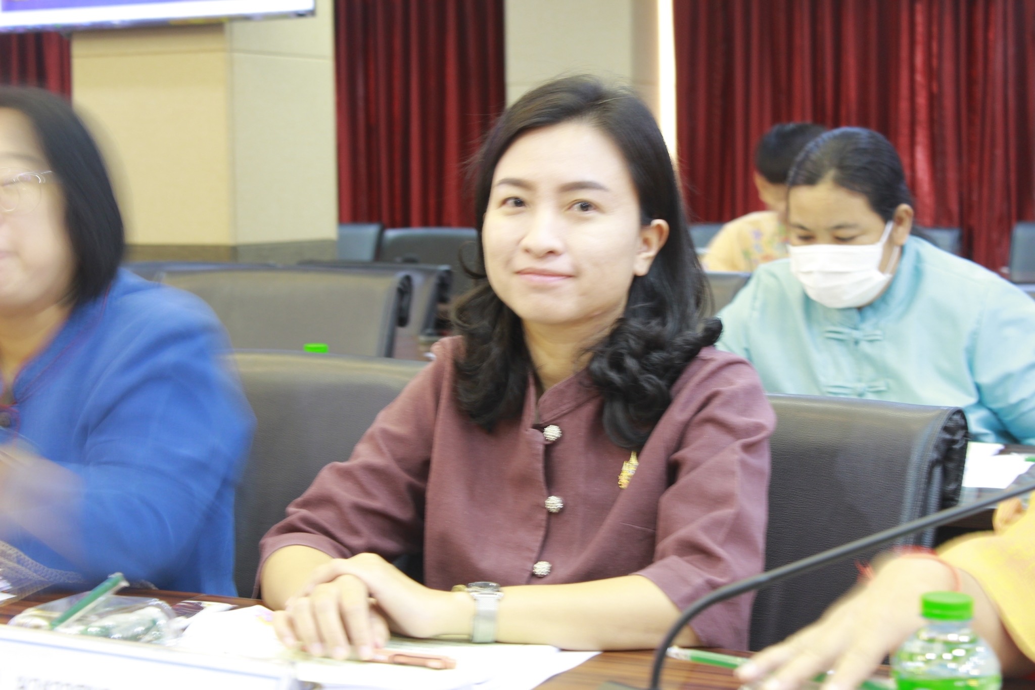 พช.แปดริ้ว ประชุมผู้บริหารและเจ้าหน้าที่พัฒนาชุมชนประจำเดือน มอบรางวัลและชี้แนวทางการพัฒนาองค์กร