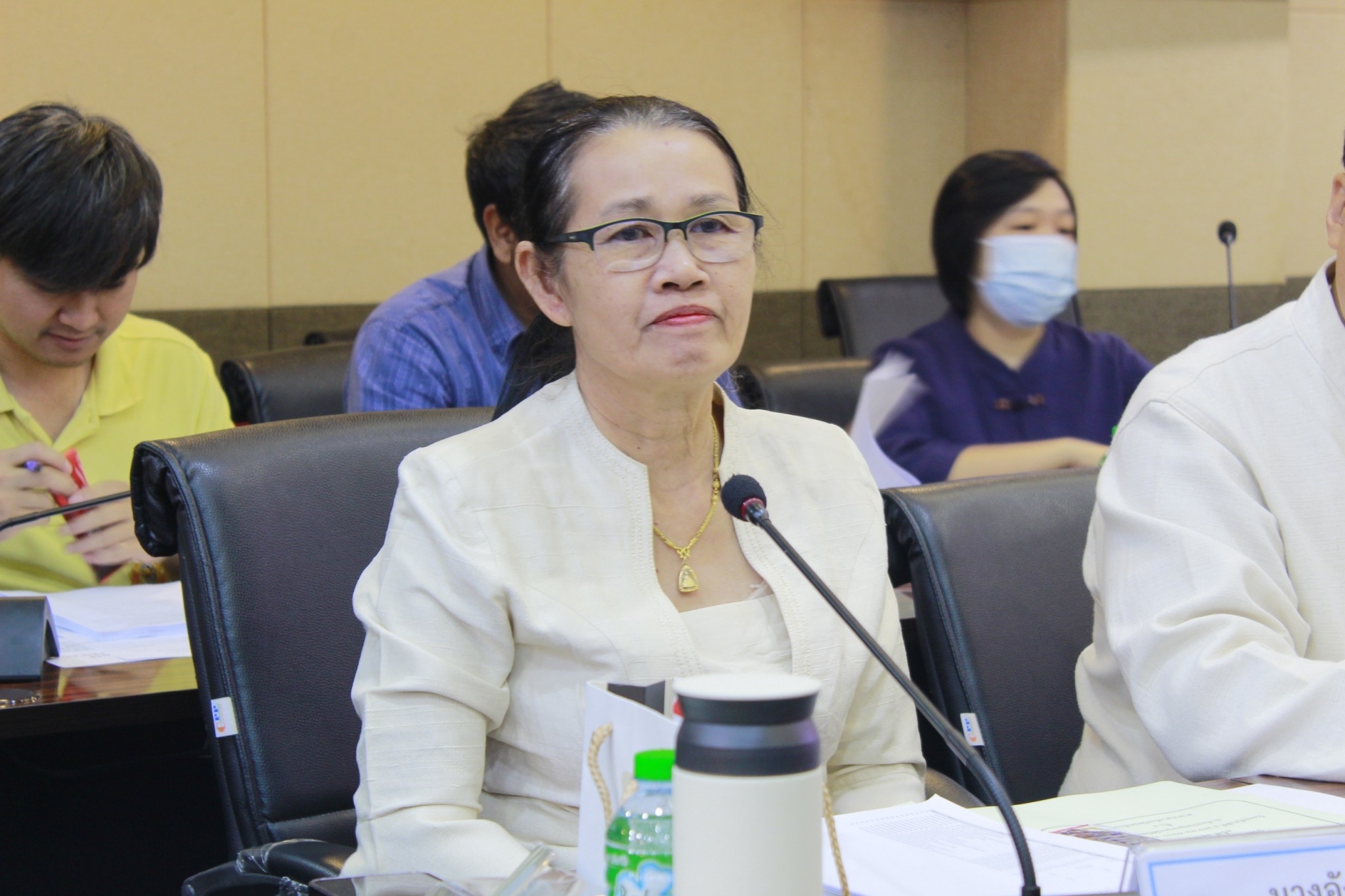 พช.แปดริ้ว ประชุมผู้บริหารและเจ้าหน้าที่พัฒนาชุมชนประจำเดือน มอบรางวัลและชี้แนวทางการพัฒนาองค์กร