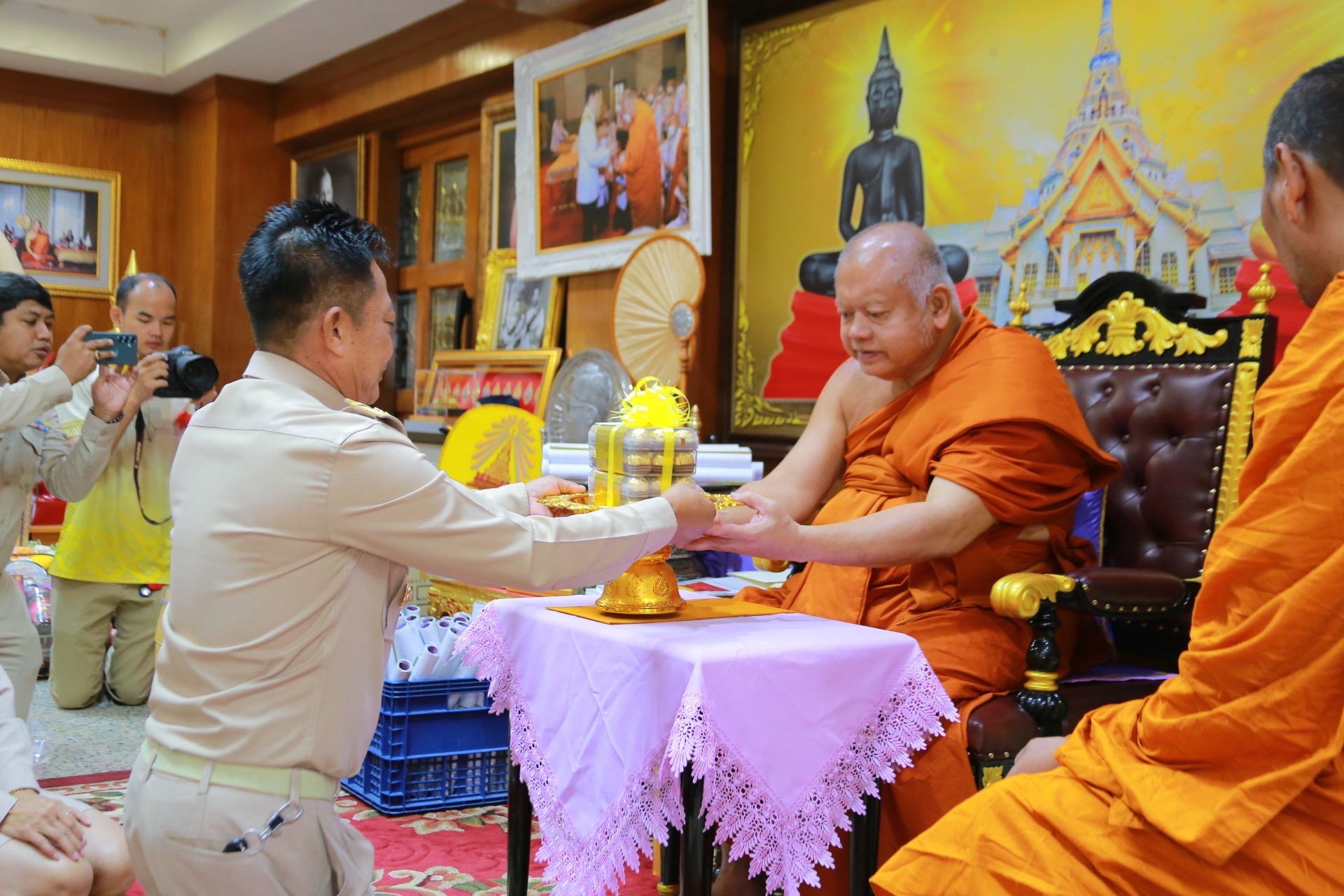 “พลังศรัทธาสู่พลังพัฒนา” พัฒนาการจังหวัดฉะเชิงเทรา นำทีมพัฒนาชุมชนสักการะหลวงพ่อโสธร รับพรปีใหม่ 2568