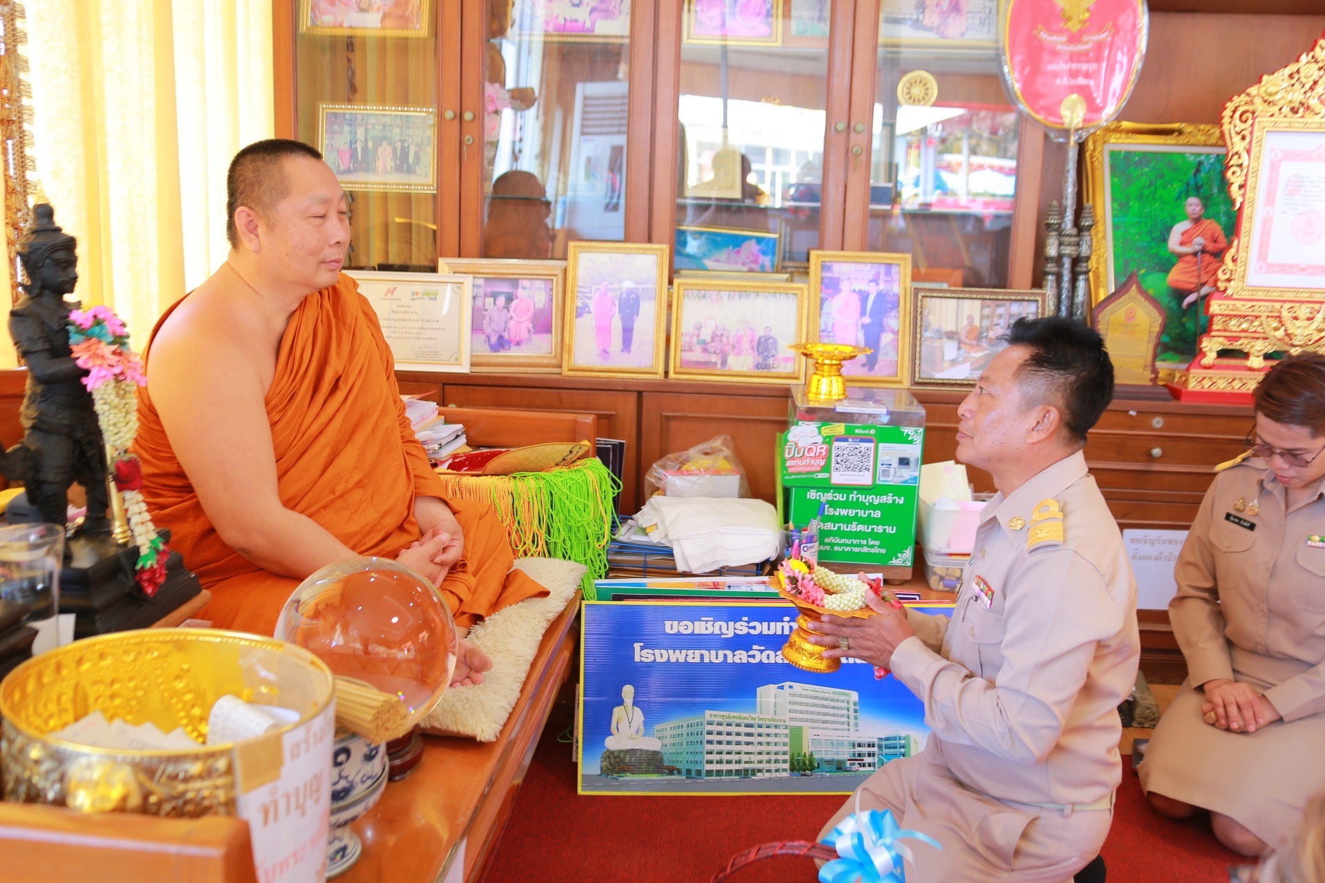 เริ่มต้นปีใหม่ด้วยพลังบุญ! พัฒนาการจังหวัดฉะเชิงเทรา นำทีมงานเข้าสักการะพระราชวชิรประชานาถ ณ วัดสมานรัตนาราม