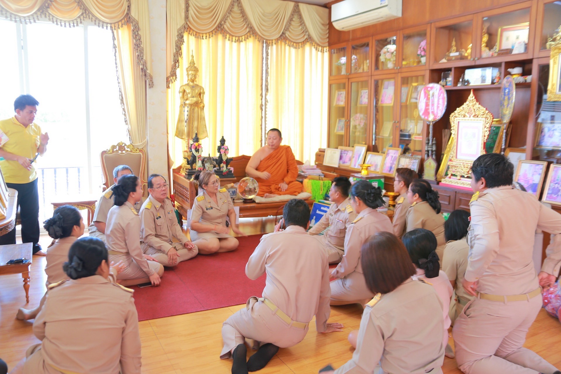 เริ่มต้นปีใหม่ด้วยพลังบุญ! พัฒนาการจังหวัดฉะเชิงเทรา นำทีมงานเข้าสักการะพระราชวชิรประชานาถ ณ วัดสมานรัตนาราม