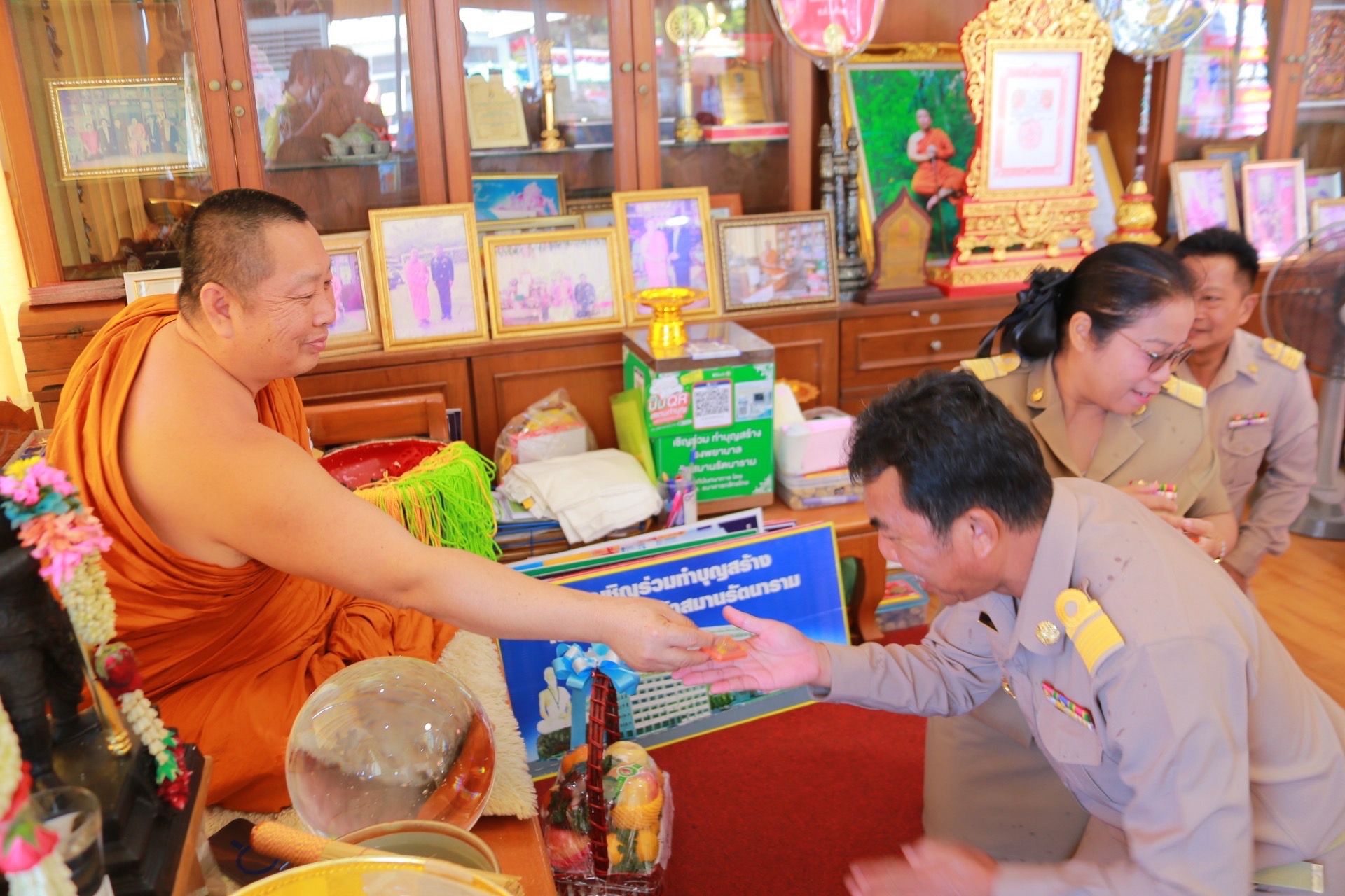 เริ่มต้นปีใหม่ด้วยพลังบุญ! พัฒนาการจังหวัดฉะเชิงเทรา นำทีมงานเข้าสักการะพระราชวชิรประชานาถ ณ วัดสมานรัตนาราม