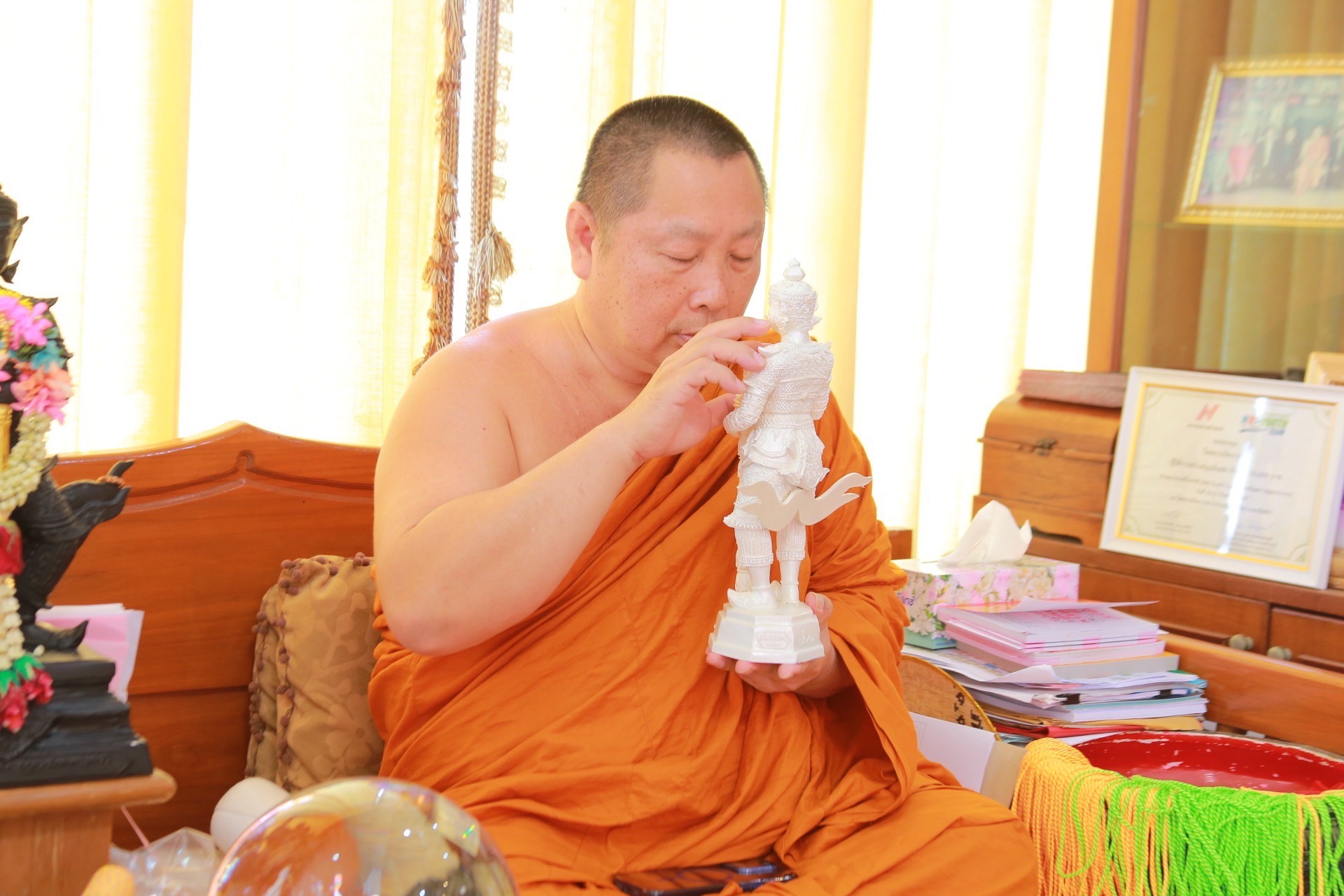 เริ่มต้นปีใหม่ด้วยพลังบุญ! พัฒนาการจังหวัดฉะเชิงเทรา นำทีมงานเข้าสักการะพระราชวชิรประชานาถ ณ วัดสมานรัตนาราม