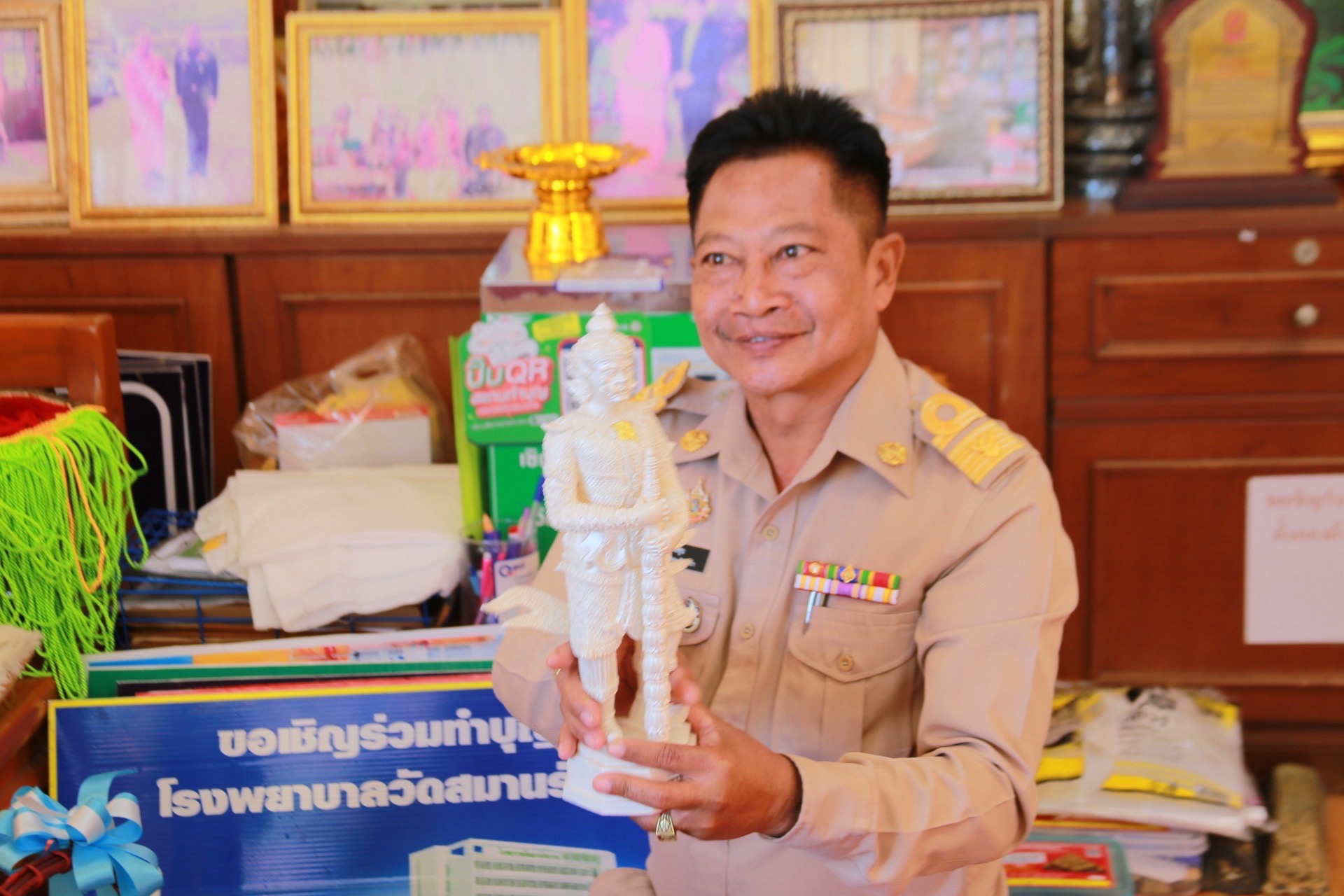 เริ่มต้นปีใหม่ด้วยพลังบุญ! พัฒนาการจังหวัดฉะเชิงเทรา นำทีมงานเข้าสักการะพระราชวชิรประชานาถ ณ วัดสมานรัตนาราม