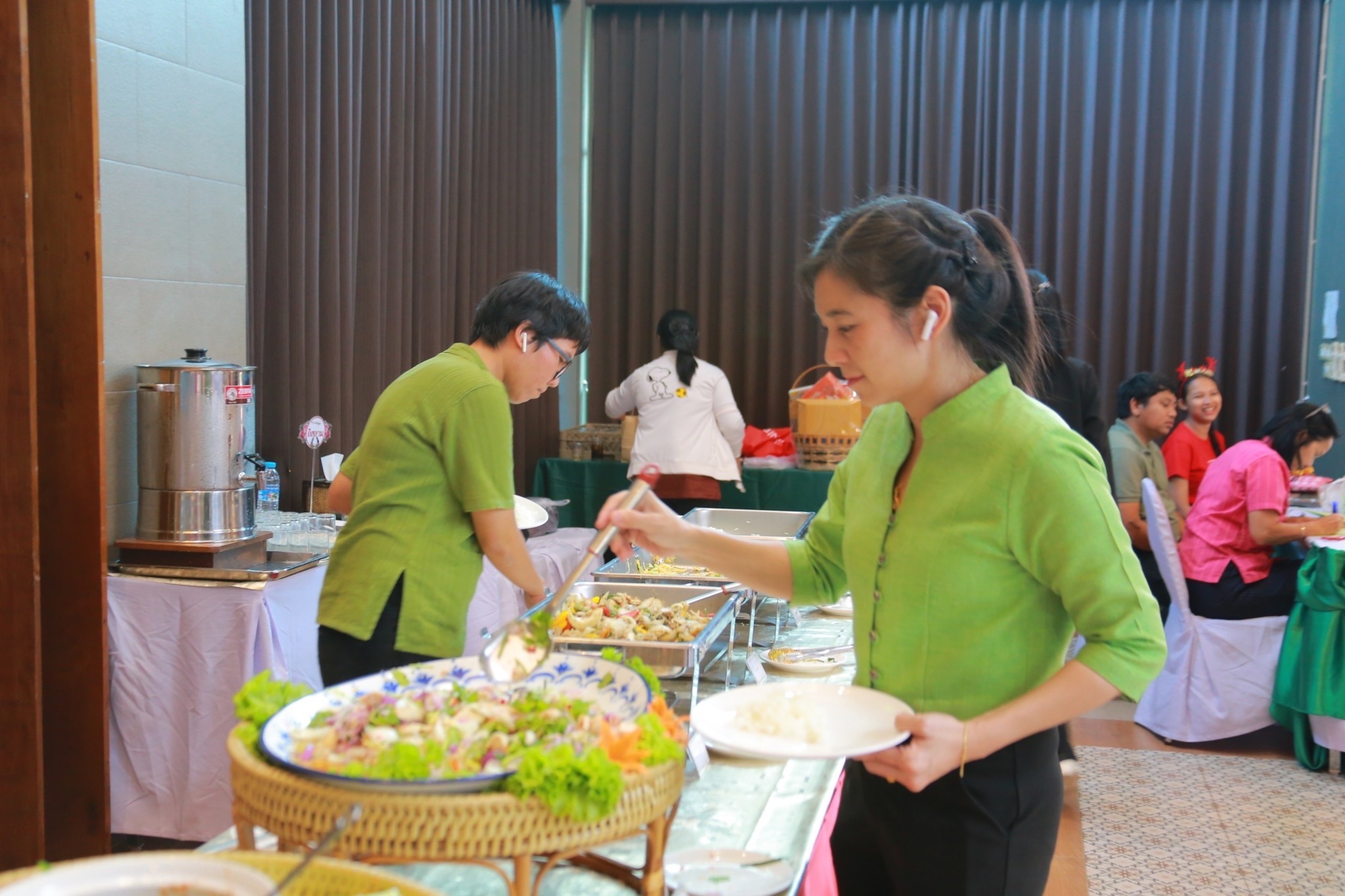 พช.แปดริ้วจัดกิจกรรม “สานสัมพันธ์สร้างสุข” ส่งเสริมภาพลักษณ์องค์กรและความสามัคคีในทีมงาน