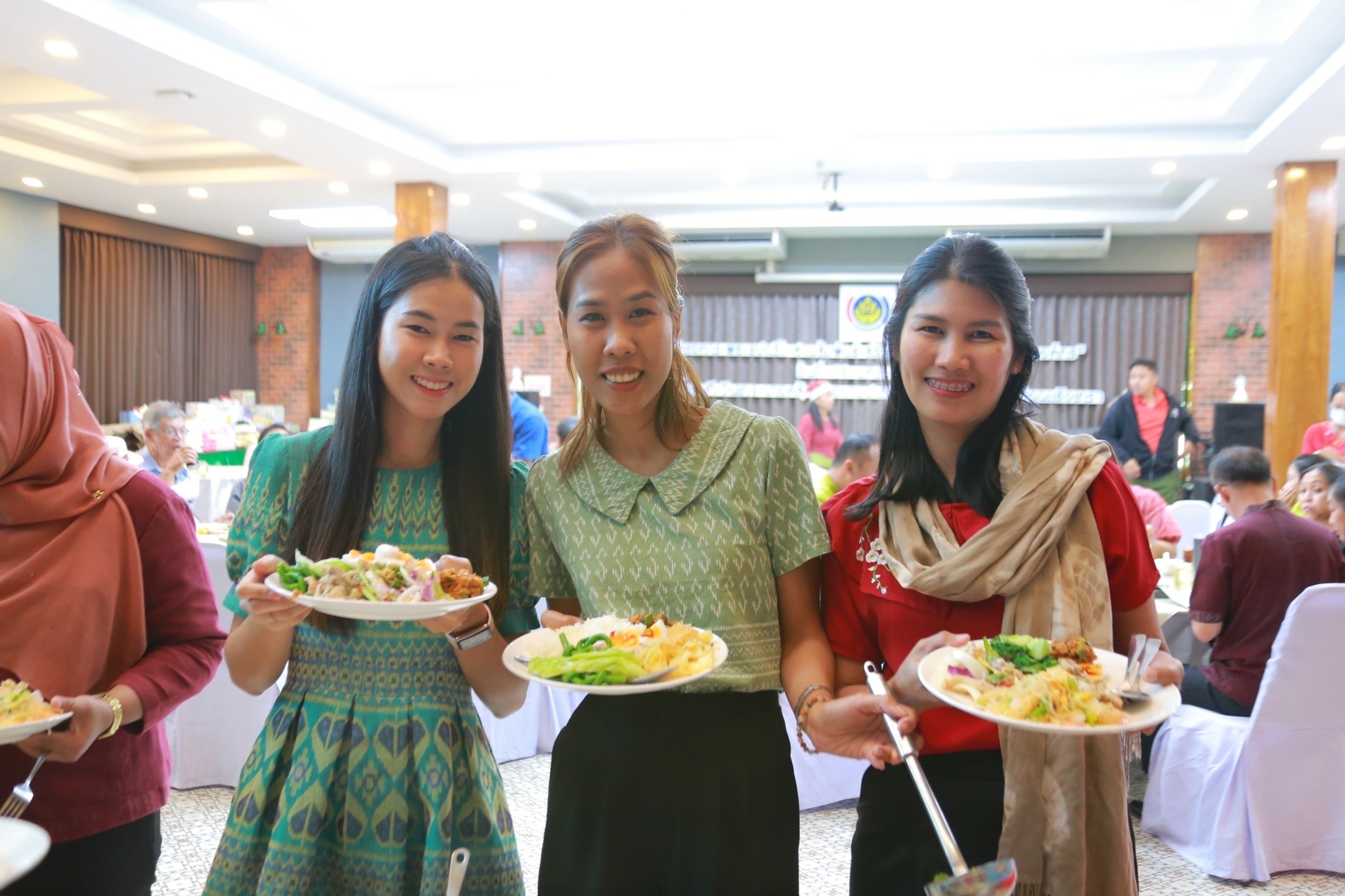 พช.แปดริ้วจัดกิจกรรม “สานสัมพันธ์สร้างสุข” ส่งเสริมภาพลักษณ์องค์กรและความสามัคคีในทีมงาน