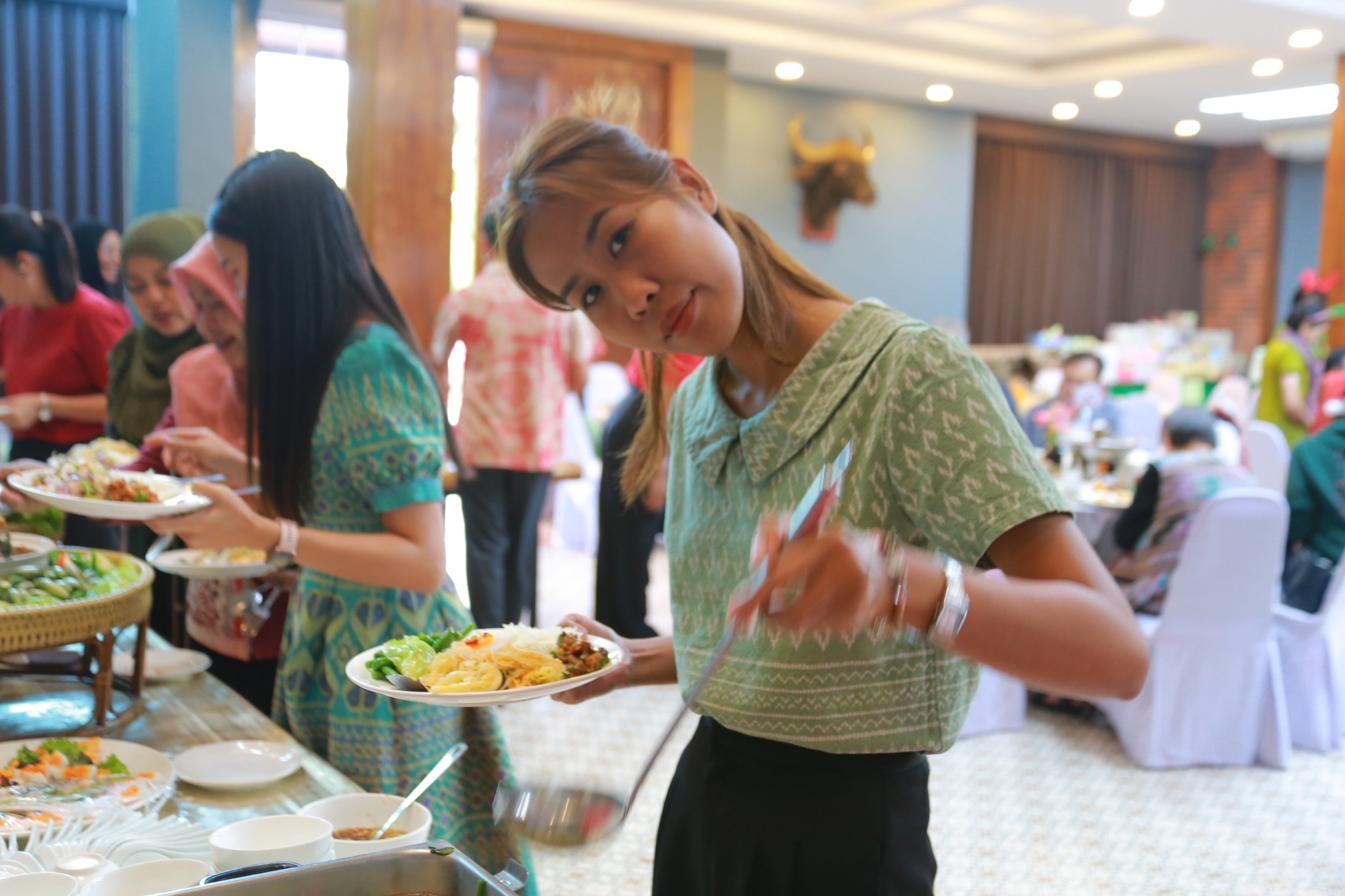 พช.แปดริ้วจัดกิจกรรม “สานสัมพันธ์สร้างสุข” ส่งเสริมภาพลักษณ์องค์กรและความสามัคคีในทีมงาน