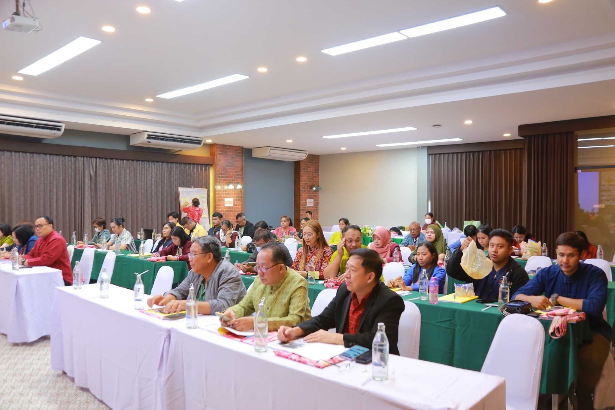 พช.แปดริ้ว ประชุมเชิงปฏิบัติการเสริมสร้างธรรมาภิบาลโครงการแก้ไขปัญหาความยากจน (กข.คจ.) ระดับจังหวัด