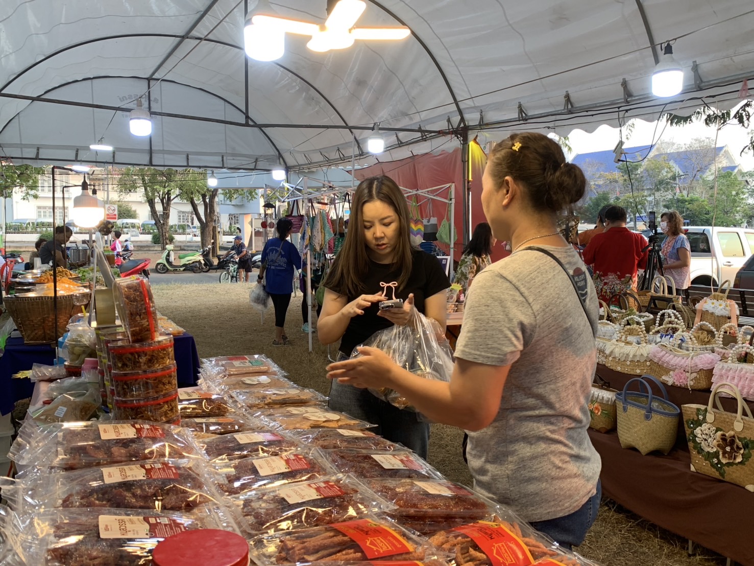 🛍️พช.ฉะเชิงเทรา จัดกิจกรรมส่งเสริมช่องทางการตลาด โครงการ “ตลาดนัดชุมชน คนแปดริ้วยิ้มได้” ครั้งที่ 3 อย่างต่อเนื่อง