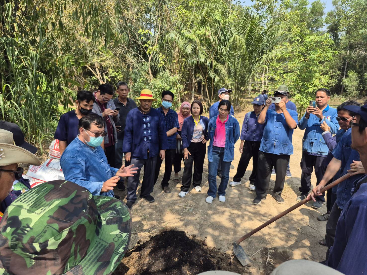 🌶️พช.ฉะเชิงเทรา ขับเคลื่อนโครงการประชุมเชิงปฏิบัติการสนับสนุนการขับเคลื่อนเครือข่ายศูนย์เรียนรู้พัฒนาคุณภาพ ชีวิตตามหลักทฤษฎีใหม่ ประยุกต์สู่ “โคก หนอง นา” ระดับจังหวัด