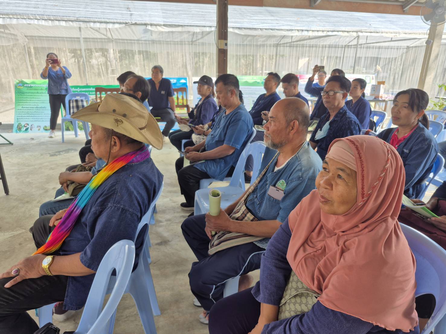 🌶️พช.ฉะเชิงเทรา ขับเคลื่อนโครงการประชุมเชิงปฏิบัติการสนับสนุนการขับเคลื่อนเครือข่ายศูนย์เรียนรู้พัฒนาคุณภาพ ชีวิตตามหลักทฤษฎีใหม่ ประยุกต์สู่ “โคก หนอง นา” ระดับจังหวัด