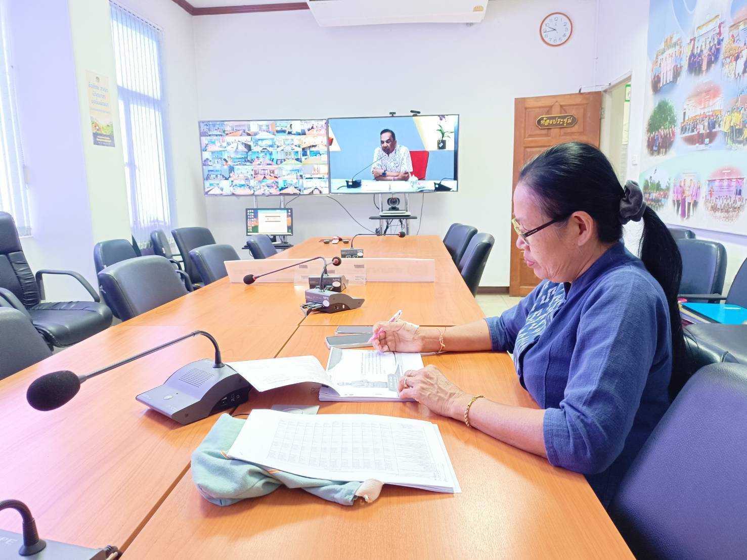พช. ฉะเชิงเทรา ร่วมประชุมชี้แจง เร่งรัด กำกับ ติดตาม การดำเนินงานกองทุนพัฒนาบทบาทสตรี