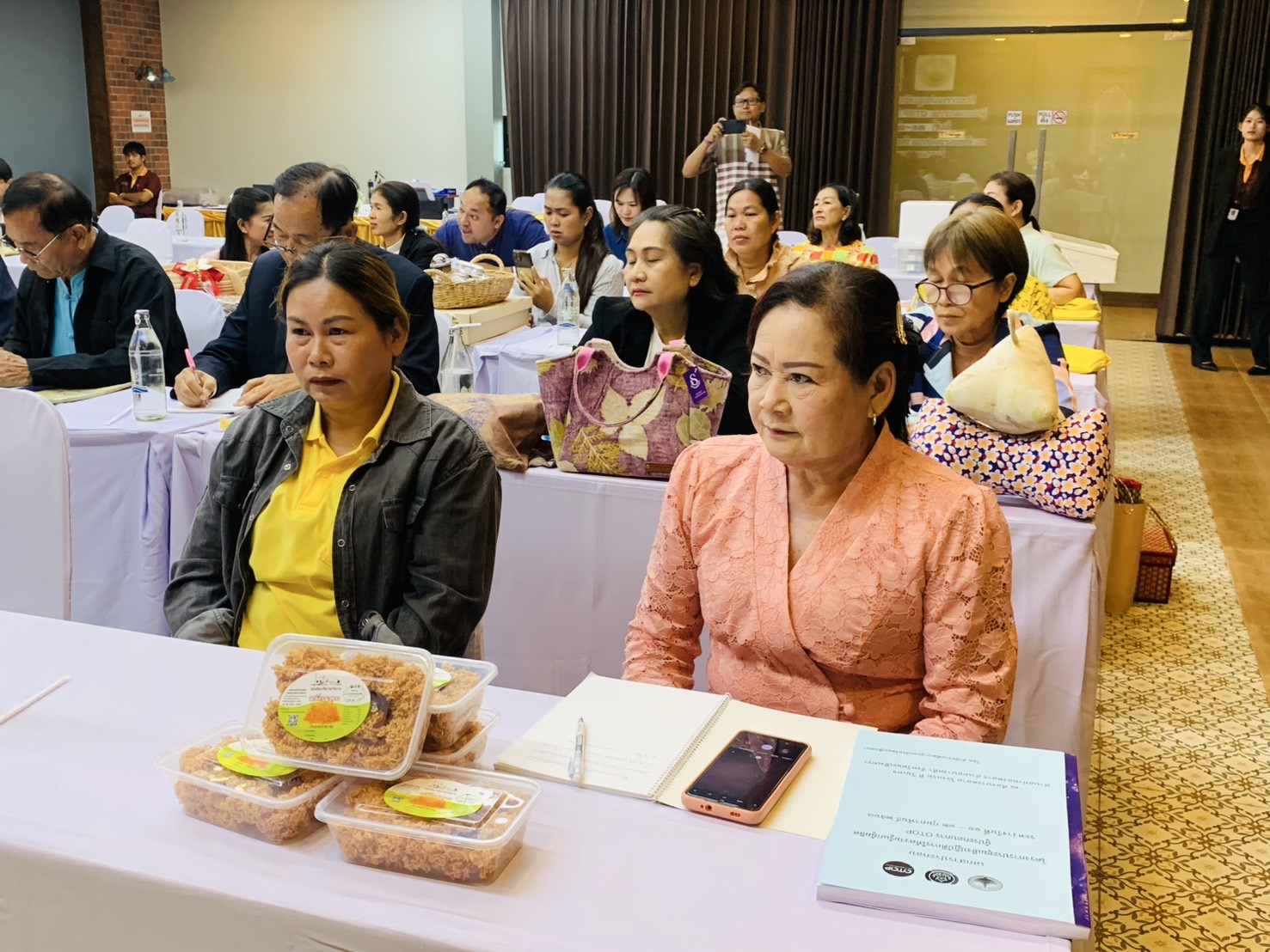 🕸️พช.ฉะเชิงเทรา ดำเนินโครงการพัฒนาศักยภาพเครือข่ายองค์ความรู้ (Knowledge Based OTOP : KBO) จังหวัด กิจกรรมประชุมเชิงปฏิบัติการให้ความรู้แก่ผู้ผลิต ผู้ประกอบการ OTOP