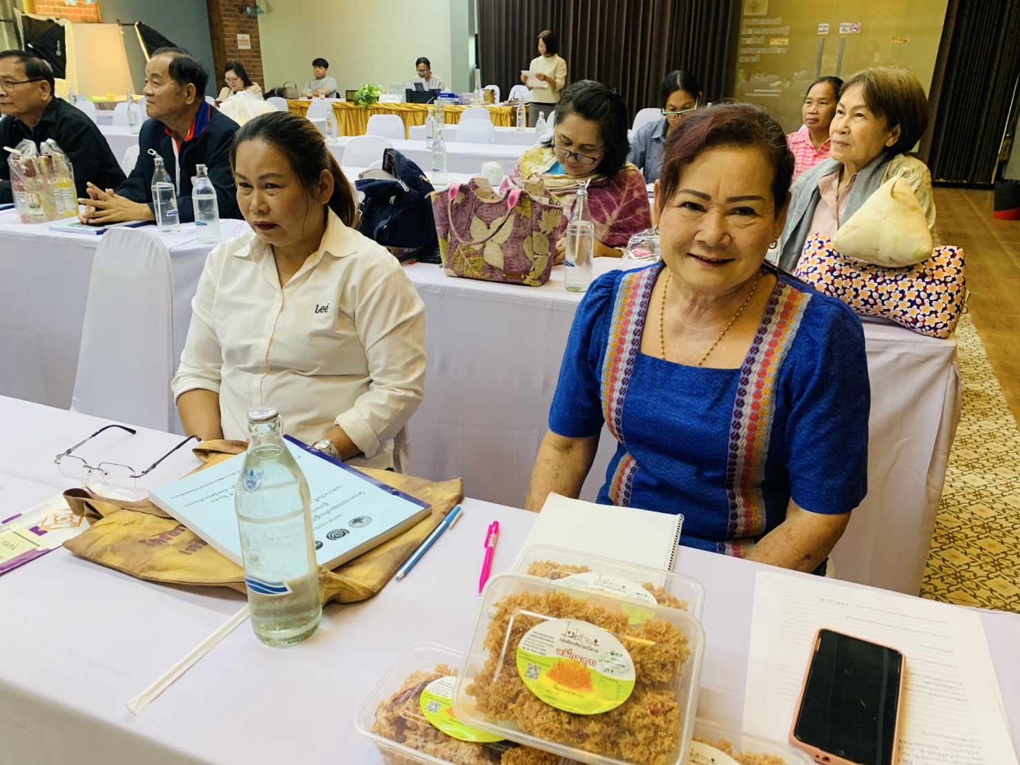 🕸️พช.ฉะเชิงเทรา ดำเนินโครงการพัฒนาศักยภาพเครือข่ายองค์ความรู้ (Knowledge Based OTOP : KBO) จังหวัด กิจกรรมประชุมเชิงปฏิบัติการให้ความรู้แก่ผู้ผลิต ผู้ประกอบการ OTOP (วันที่สอง)