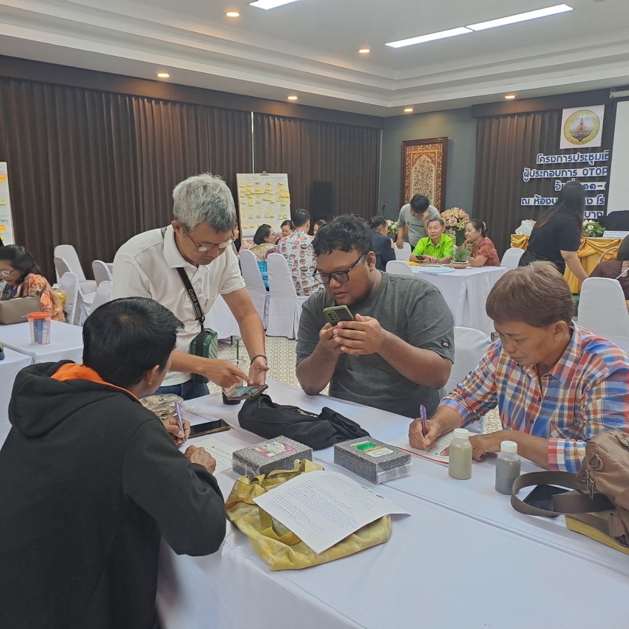 🕸️พช.ฉะเชิงเทรา ดำเนินโครงการพัฒนาศักยภาพเครือข่ายองค์ความรู้ (Knowledge Based OTOP : KBO) จังหวัด กิจกรรมประชุมเชิงปฏิบัติการให้ความรู้แก่ผู้ผลิต ผู้ประกอบการ OTOP (วันที่สอง)