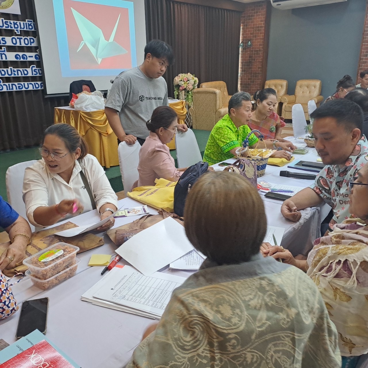 🕸️พช.ฉะเชิงเทรา ดำเนินโครงการพัฒนาศักยภาพเครือข่ายองค์ความรู้ (Knowledge Based OTOP : KBO) จังหวัด กิจกรรมประชุมเชิงปฏิบัติการให้ความรู้แก่ผู้ผลิต ผู้ประกอบการ OTOP (วันที่สอง)